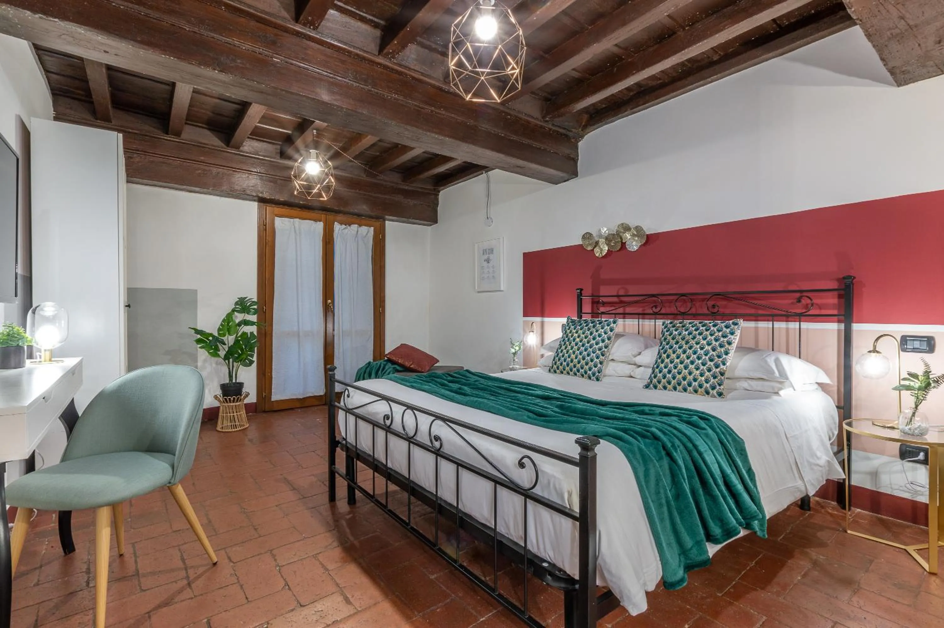 Bed in Wine Apartments Florence Ciliegiolo
