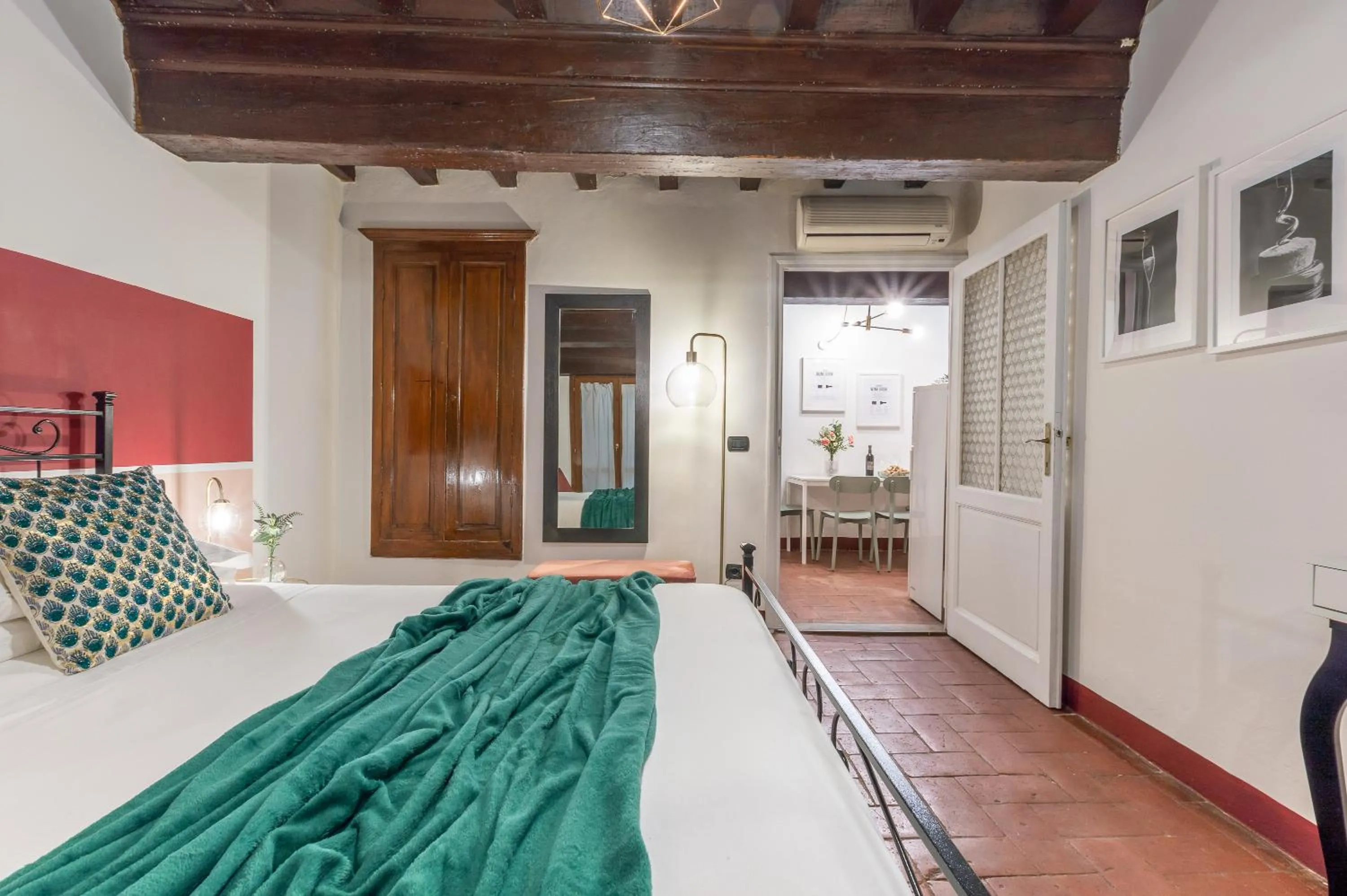 Bedroom, Bed in Wine Apartments Florence Ciliegiolo