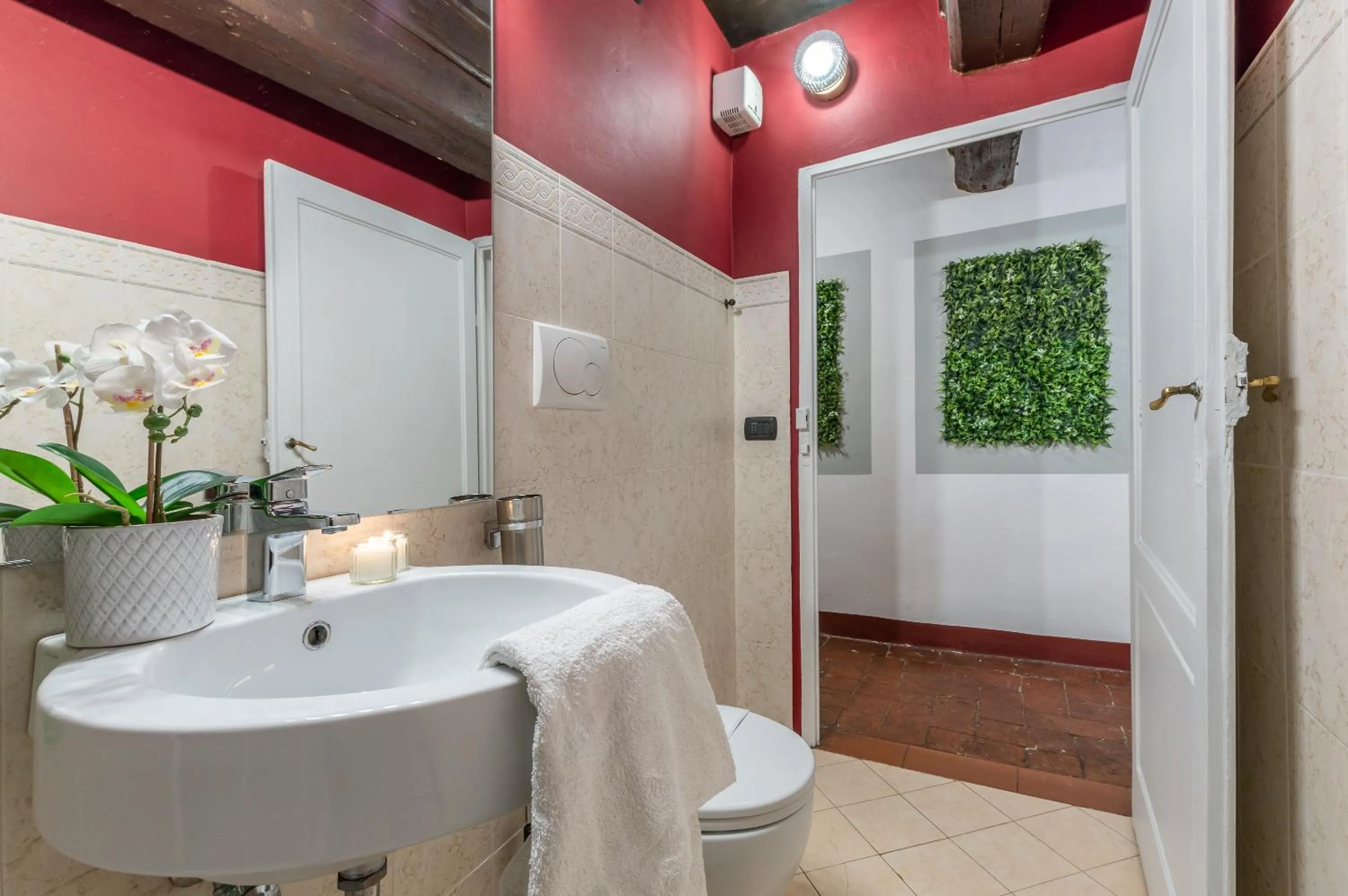 Bathroom in Wine Apartments Florence Ciliegiolo