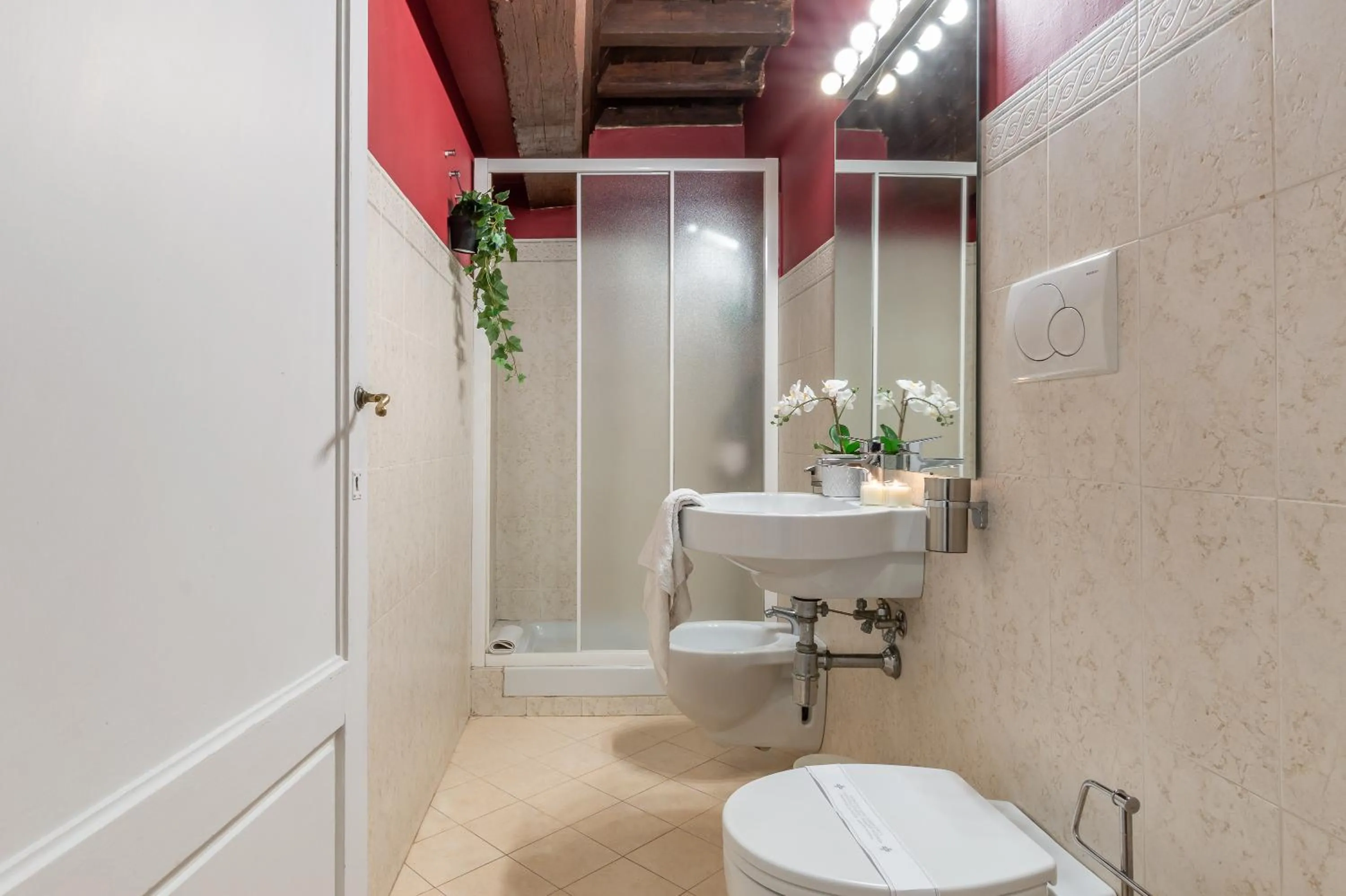 Bathroom in Wine Apartments Florence Ciliegiolo