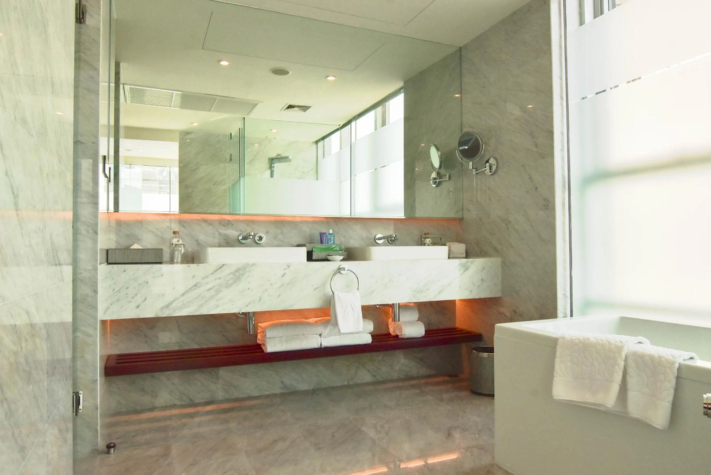 Bathroom in Lancaster Bangkok