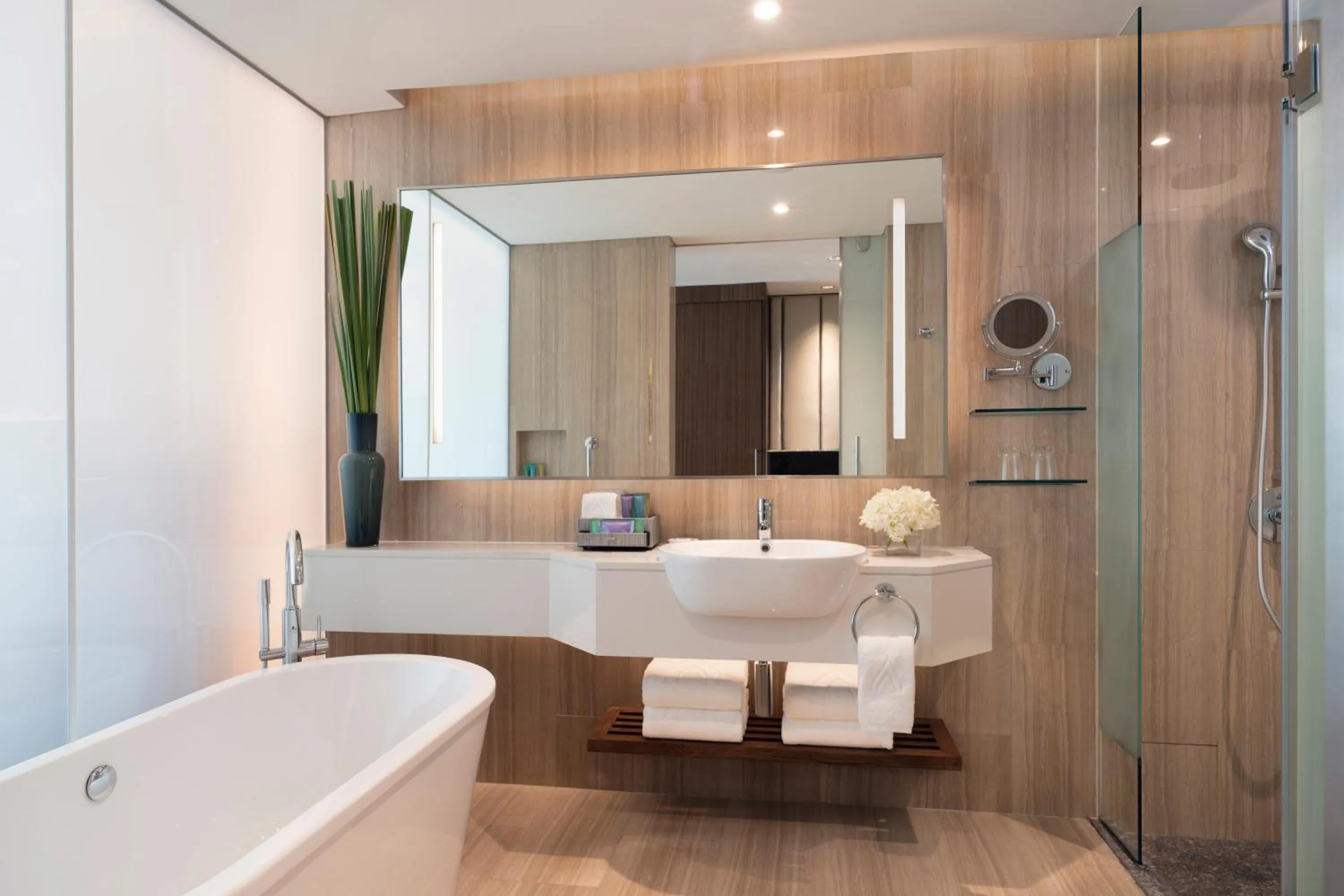 Toilet in Lancaster Bangkok