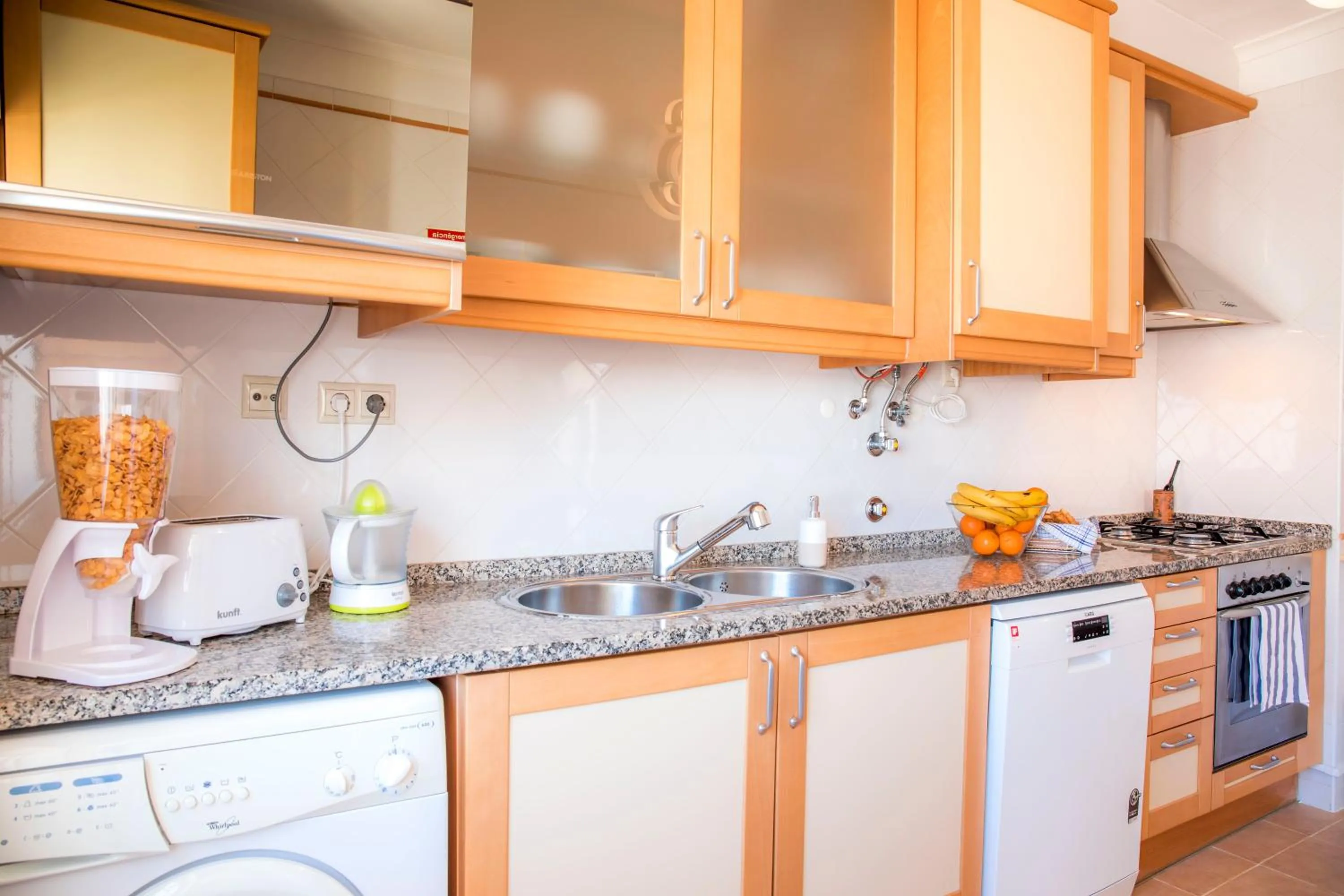 Coffee/tea facilities in Vinyl Flat Bed & Breakfast - Rooms