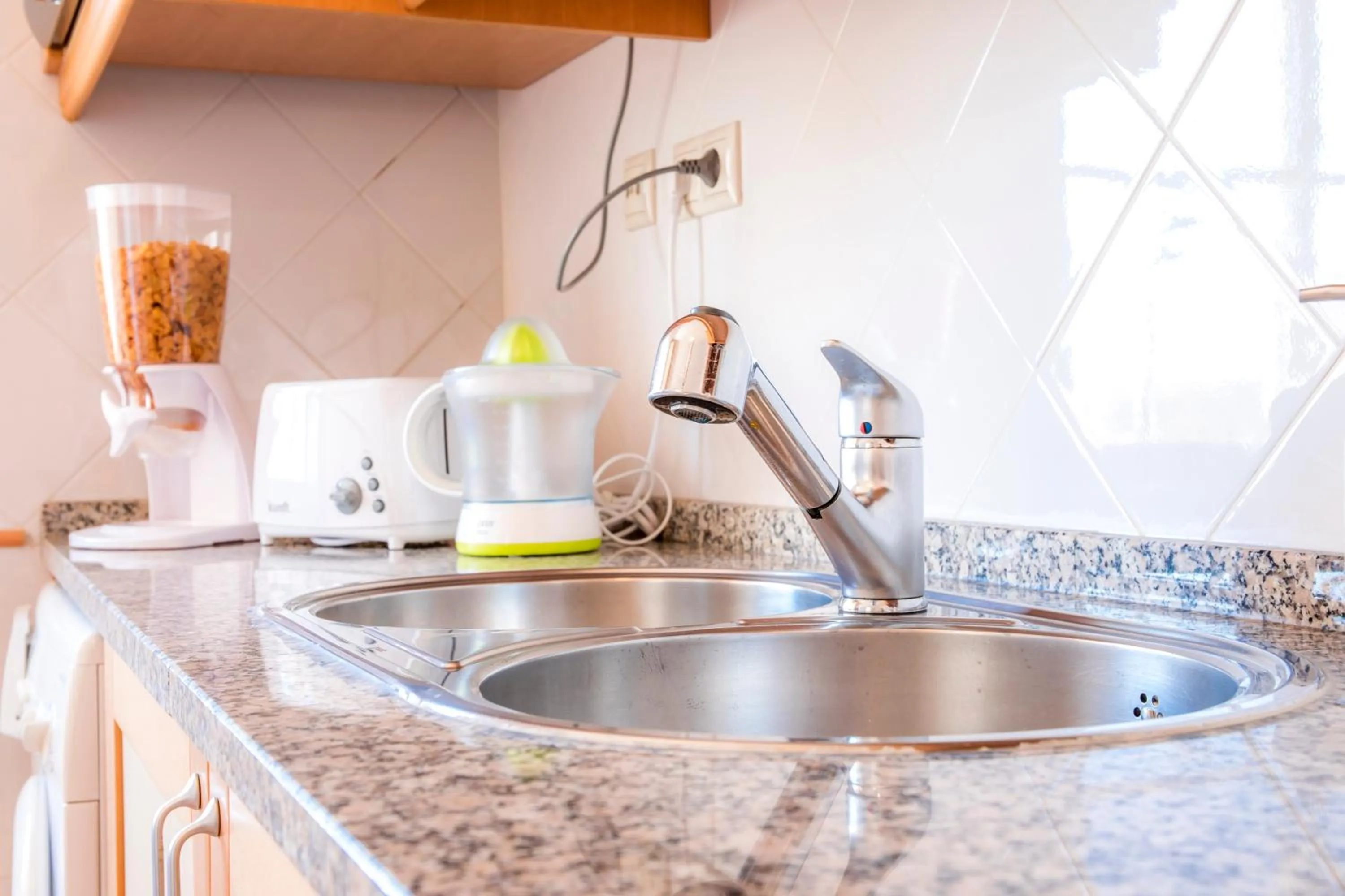 Communal kitchen in Vinyl Flat Bed & Breakfast - Rooms