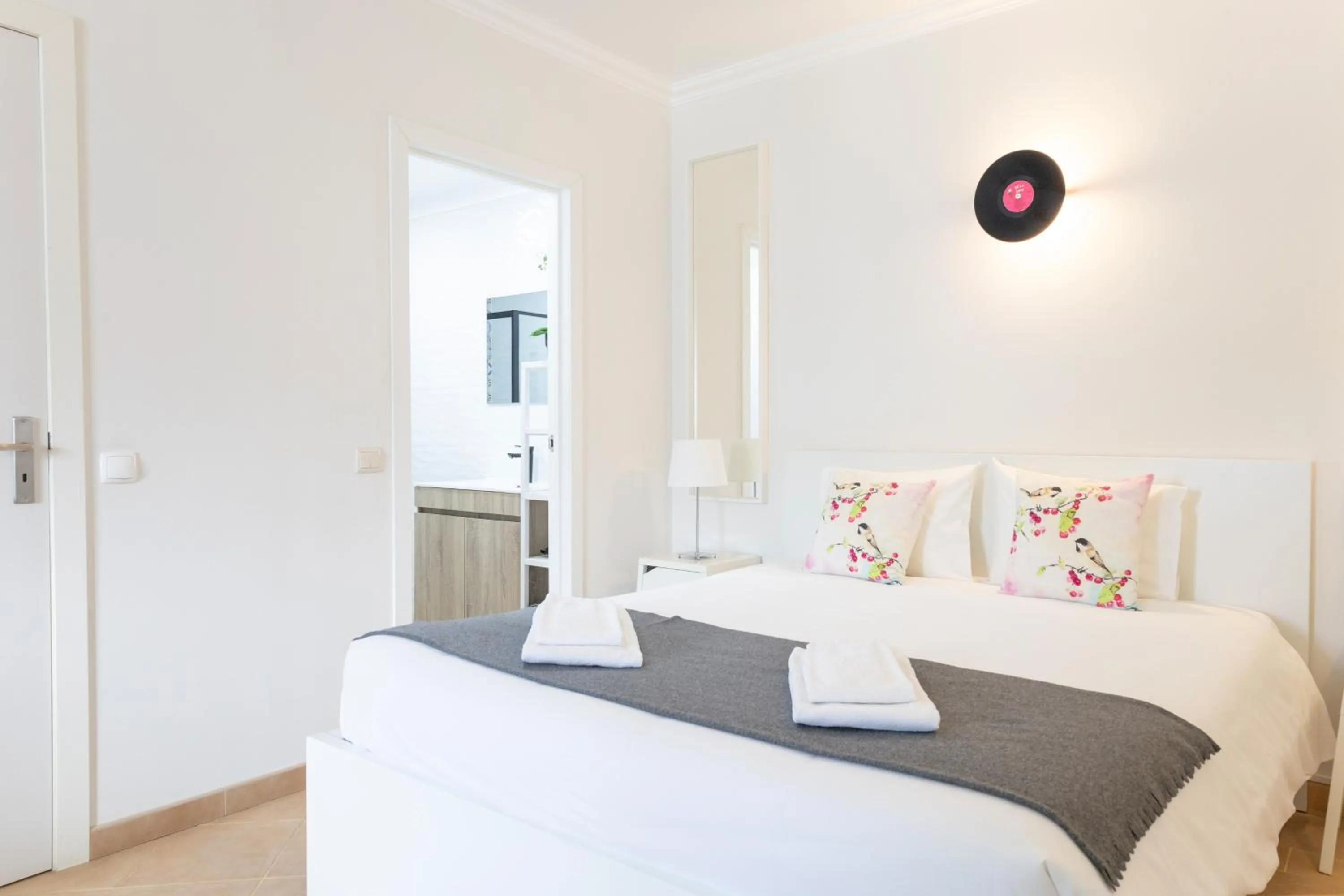 Bed in Vinyl Flat Bed & Breakfast - Rooms