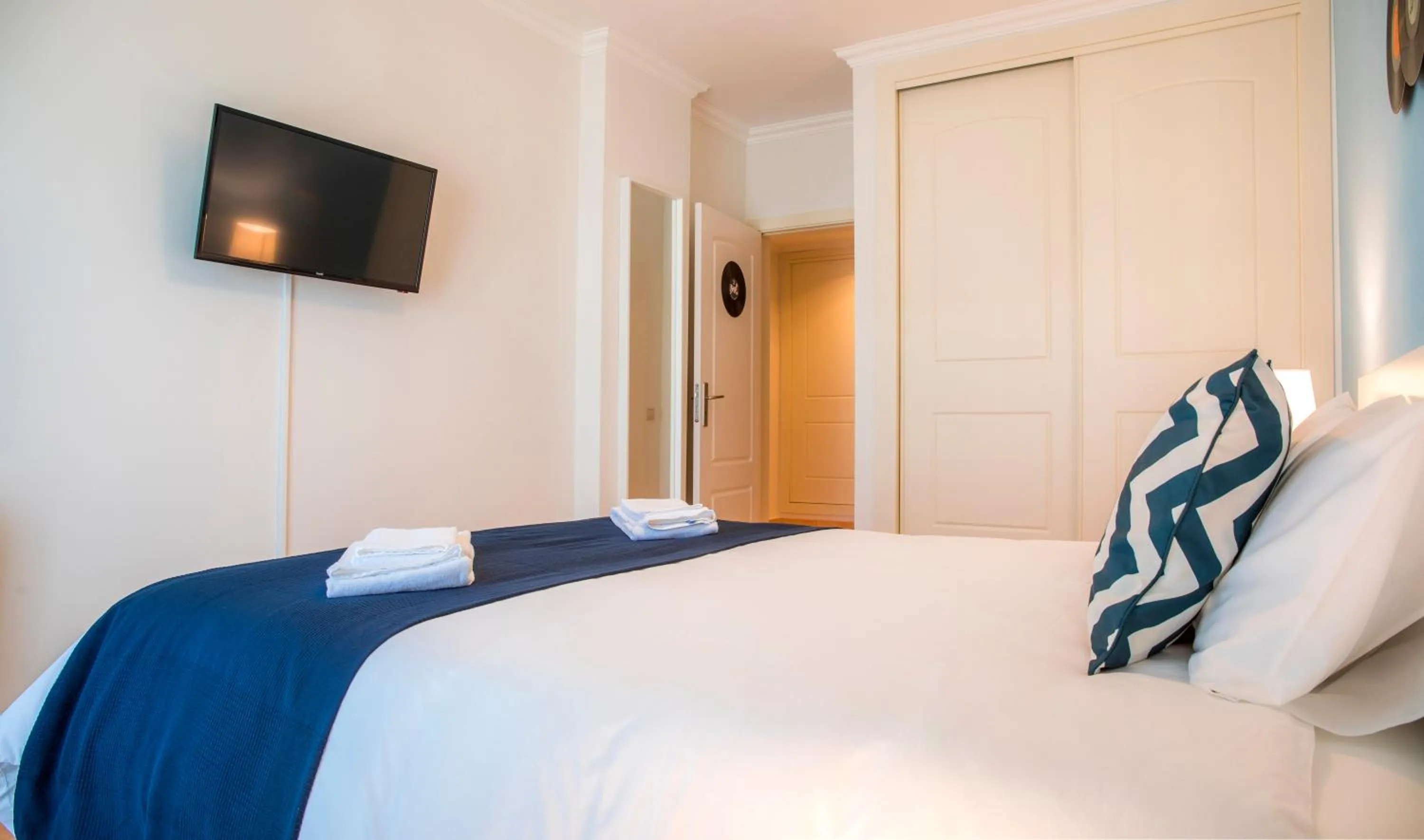 Bed in Vinyl Flat Bed & Breakfast - Rooms