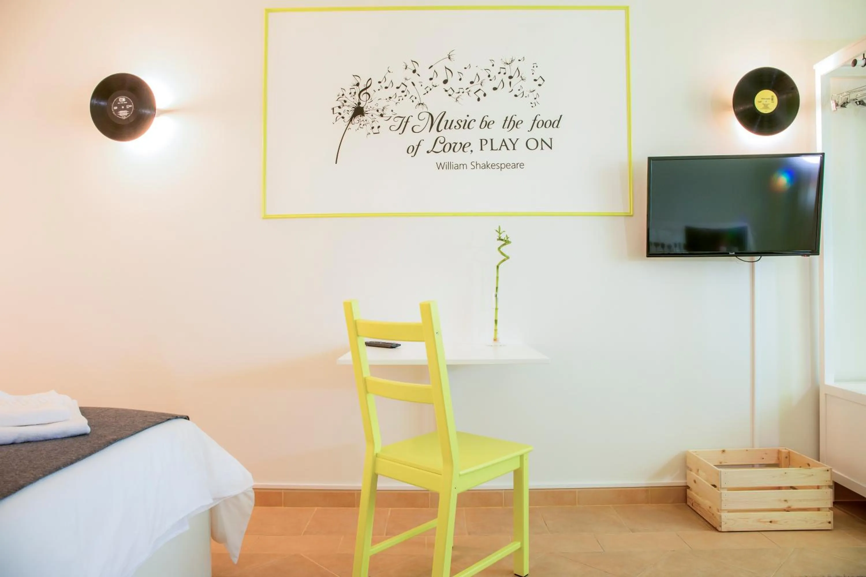 Bed in Vinyl Flat Bed & Breakfast - Rooms