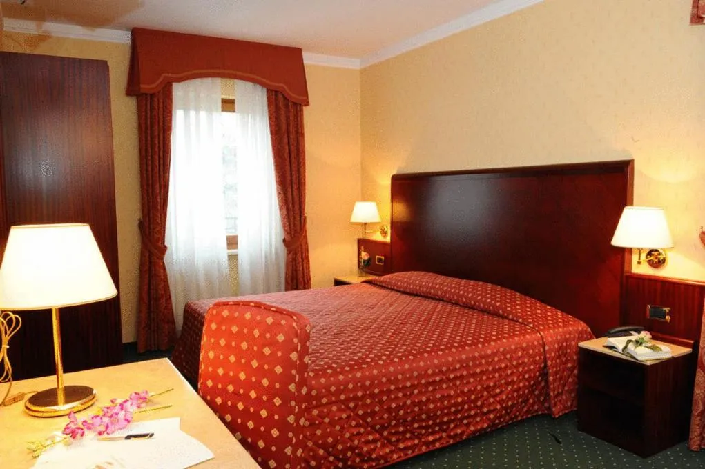 Photo of the whole room, Bed in Hotel La Spia D'Italia