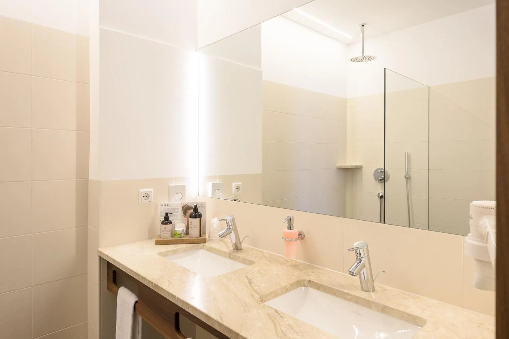 Bathroom in Hotel Madatsch