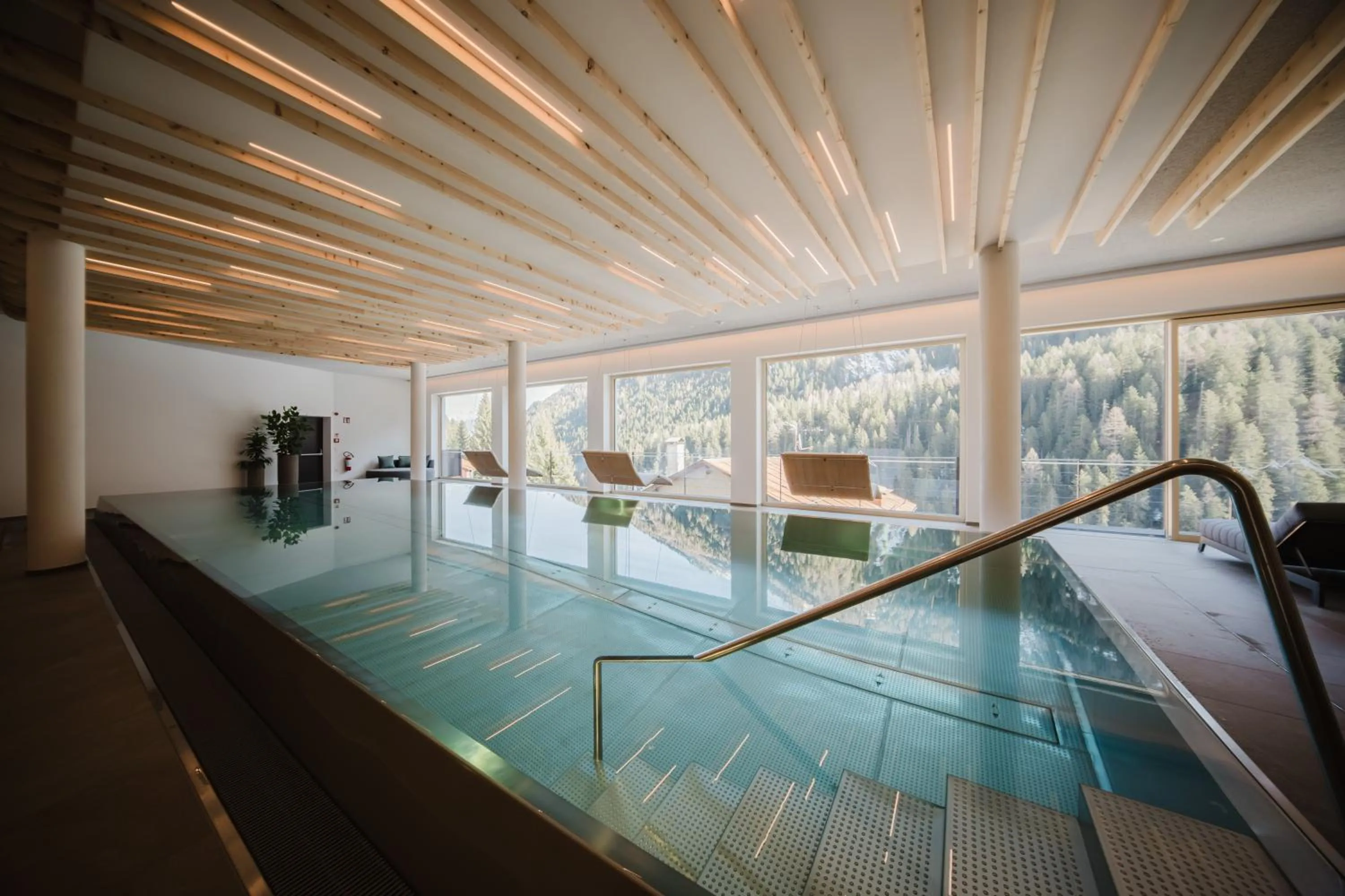 Swimming pool in Hotel Madatsch