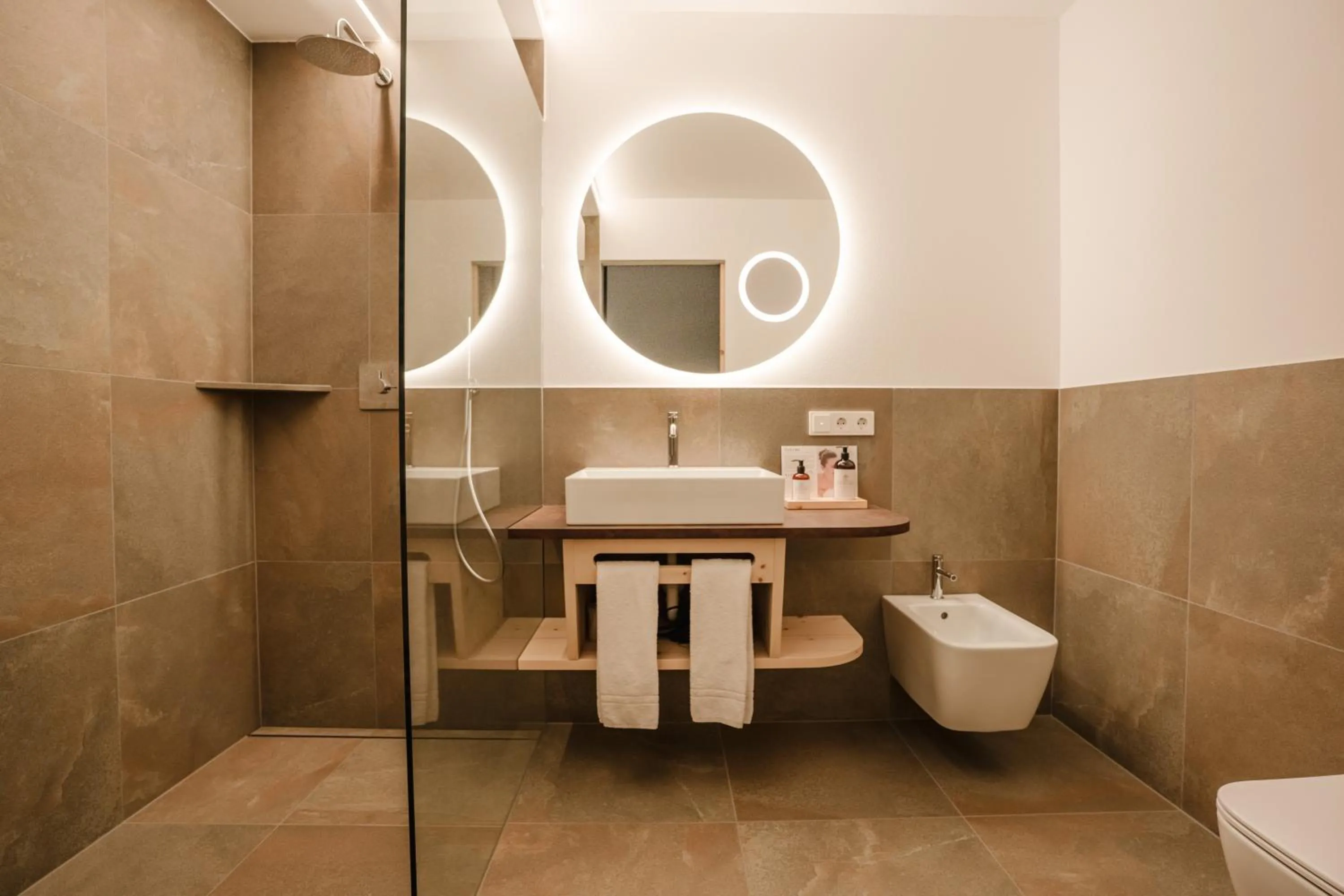 Shower in Hotel Madatsch