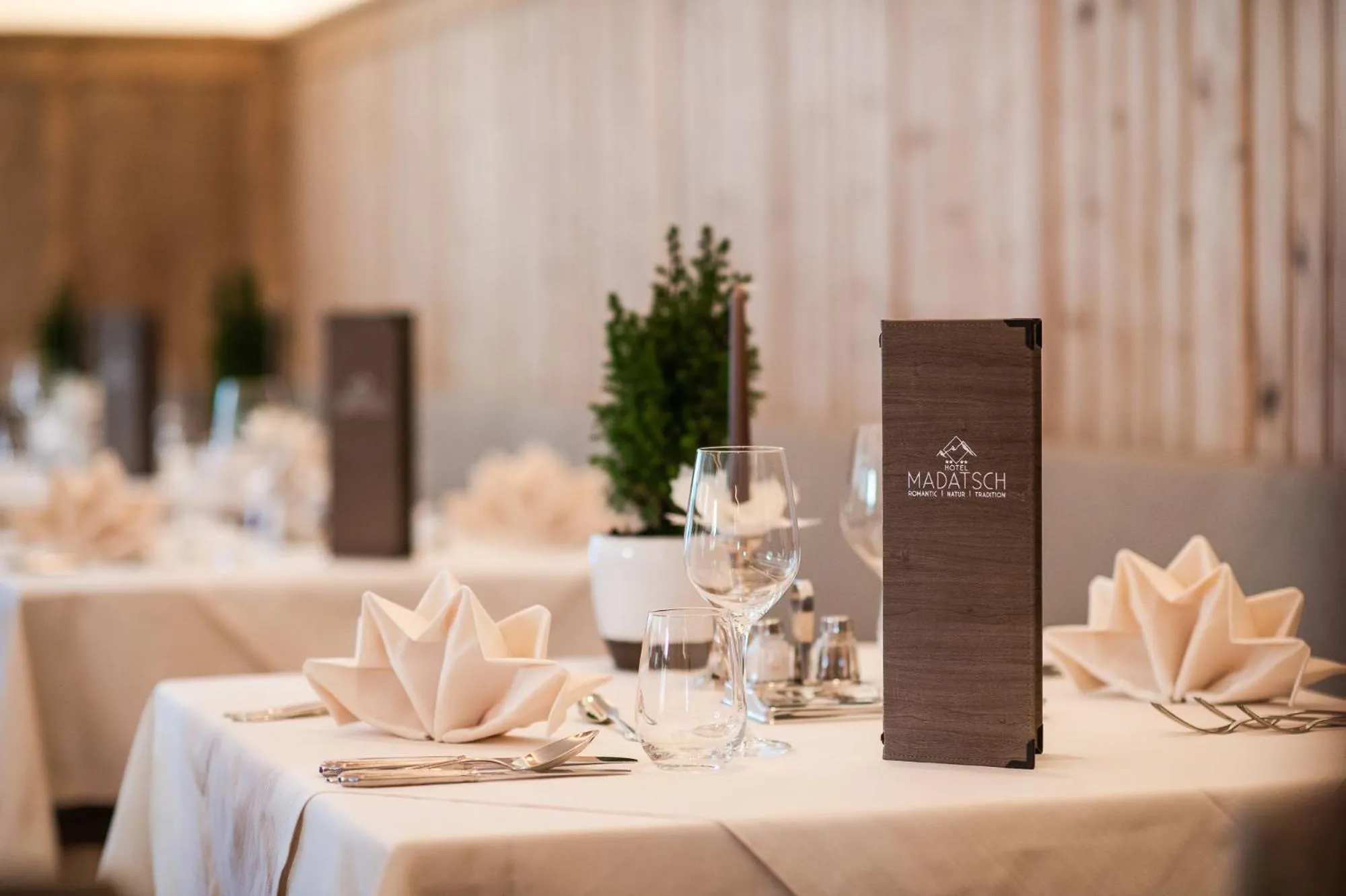 Restaurant/places to eat in Hotel Madatsch