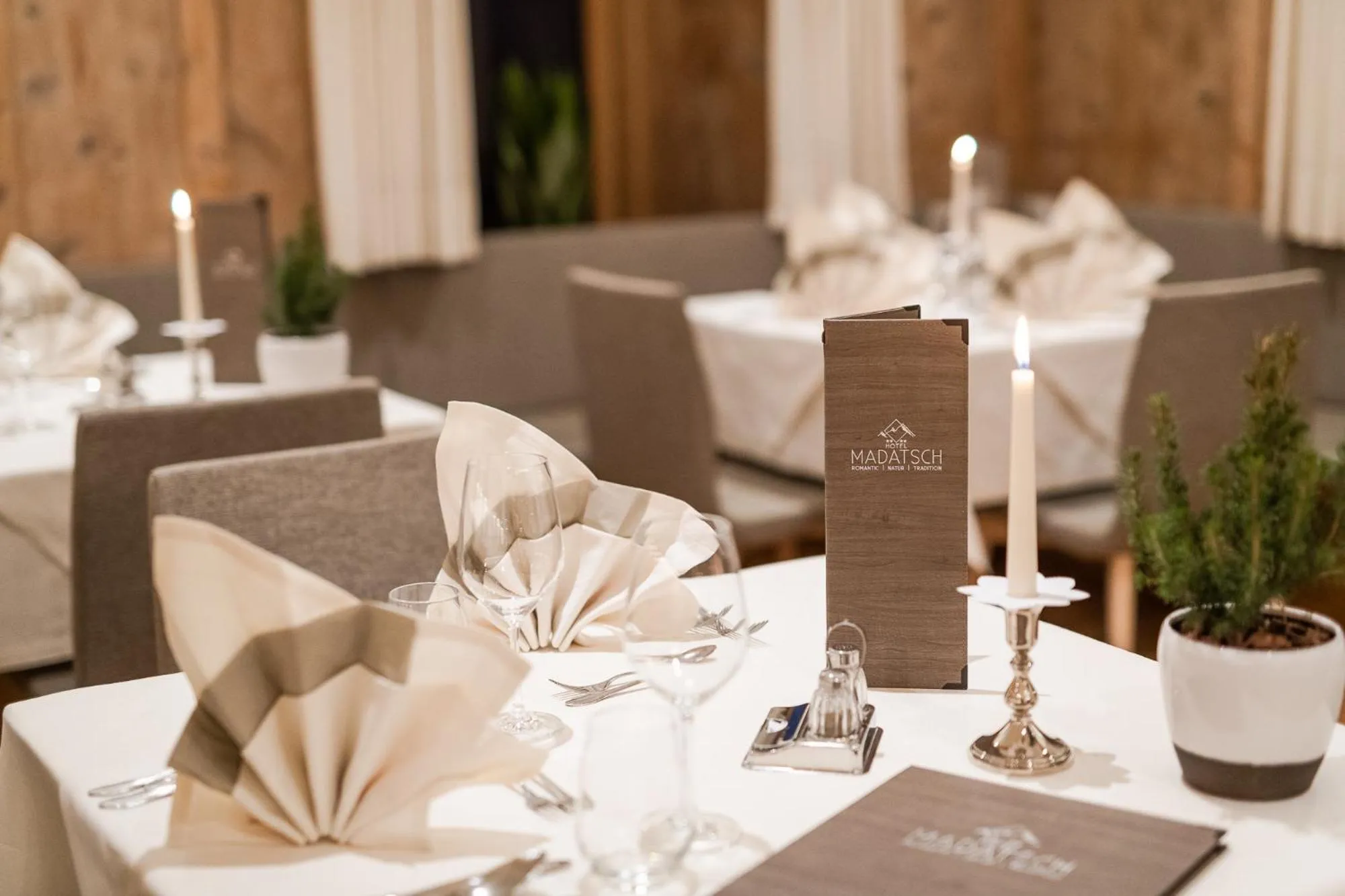 Restaurant/places to eat in Hotel Madatsch