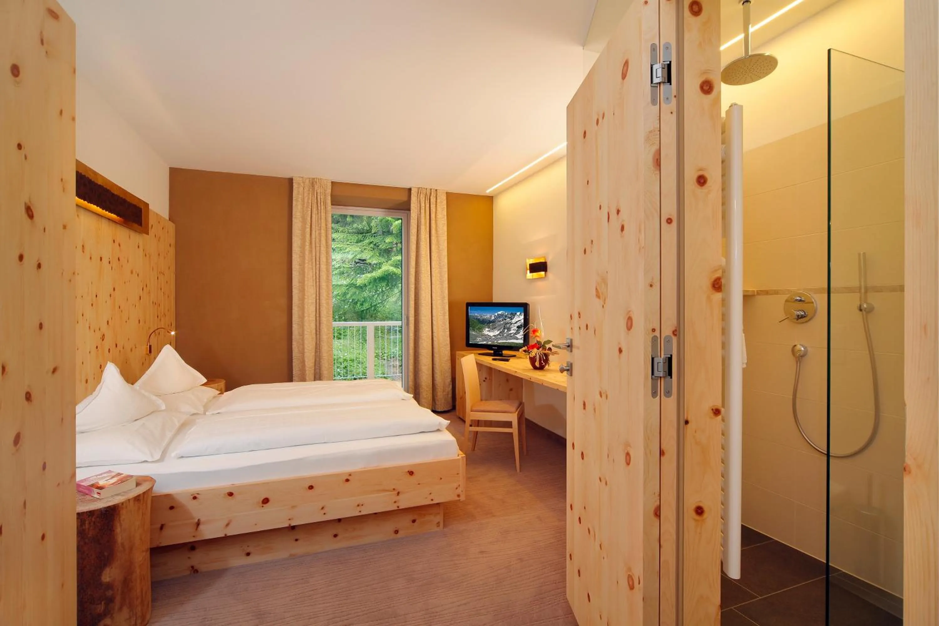 Photo of the whole room, Bed in Hotel Madatsch