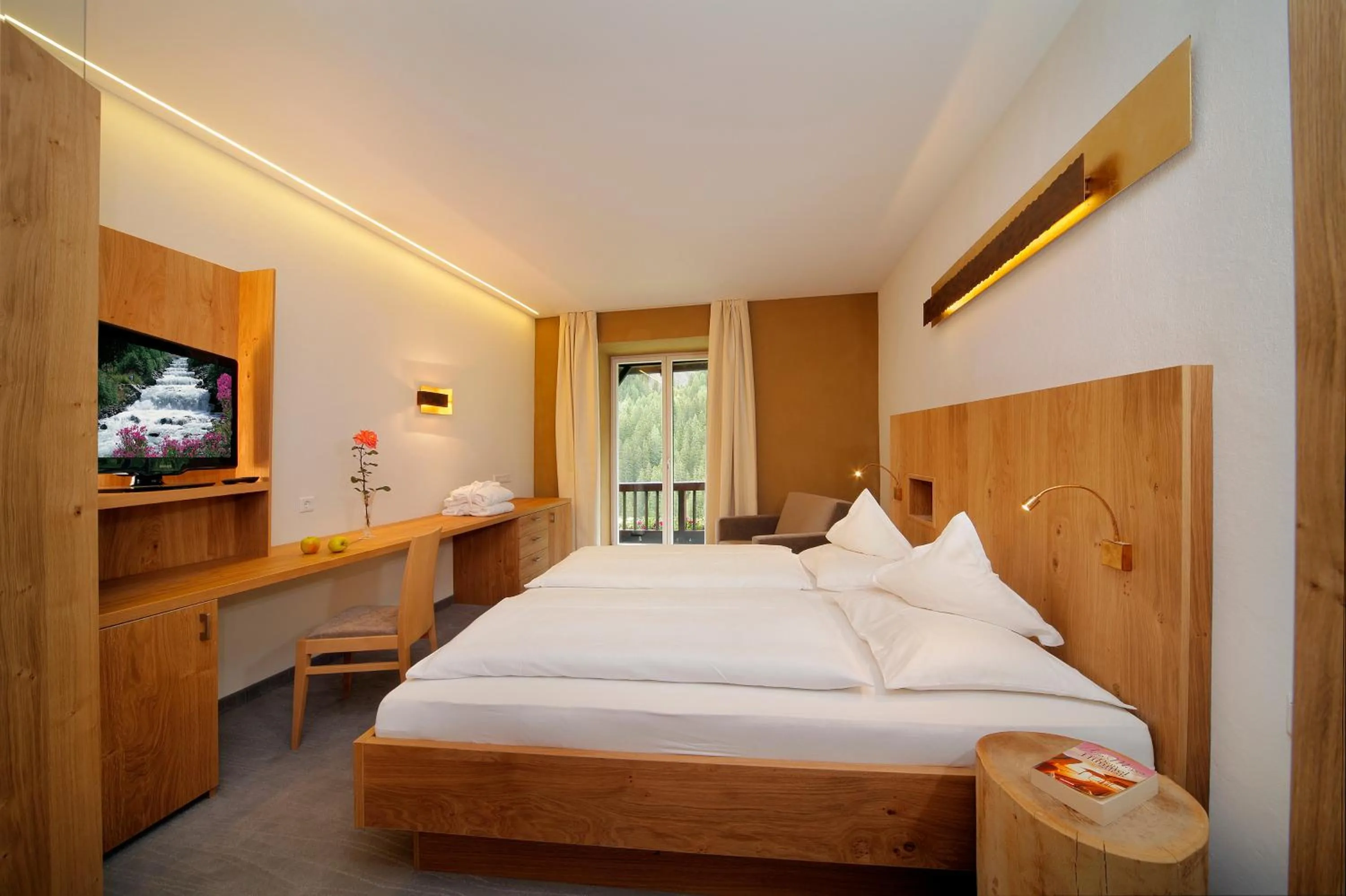 Photo of the whole room, Bed in Hotel Madatsch