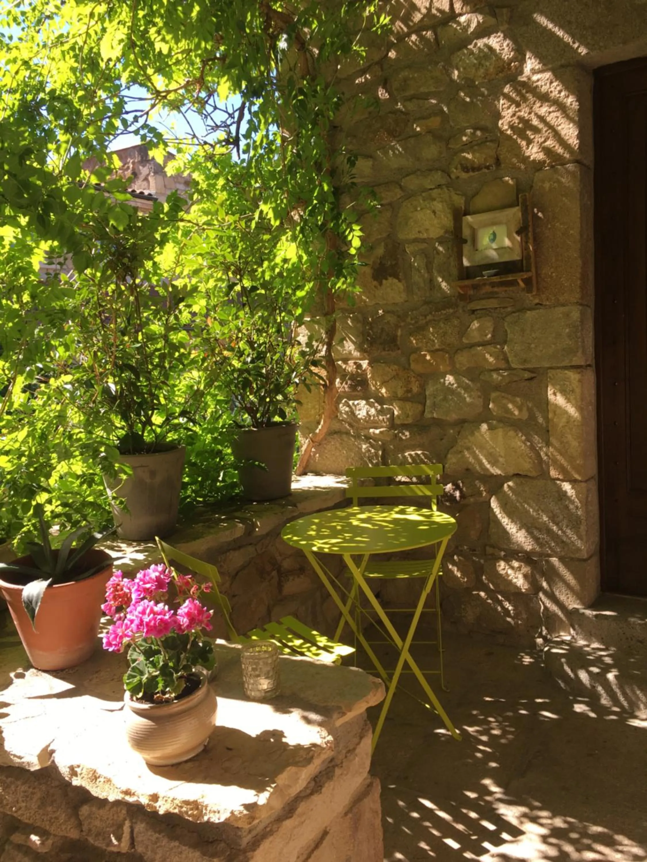 Facade/entrance in La Charmeraie