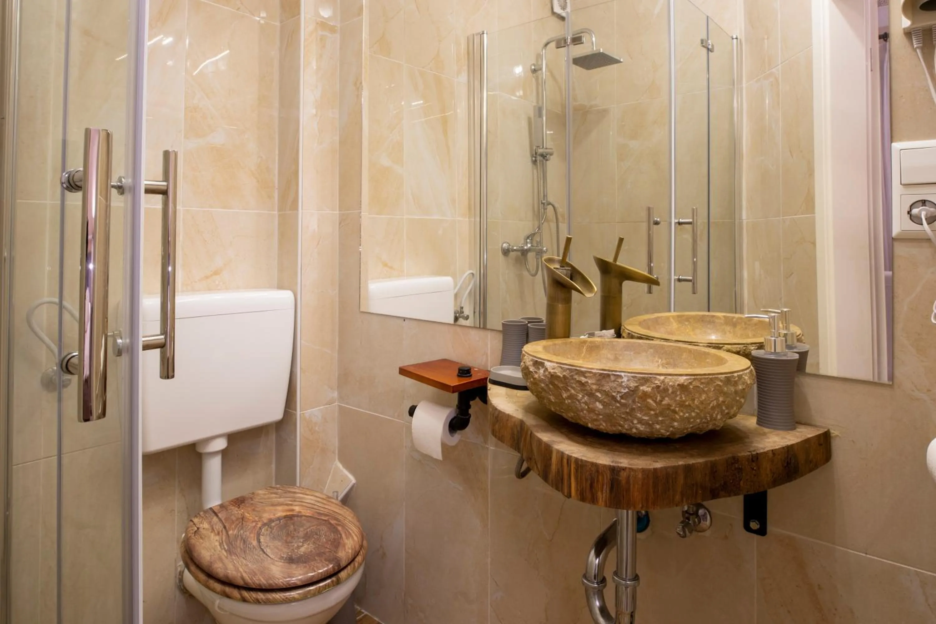 Bathroom in Hotel Restaurant Meteora