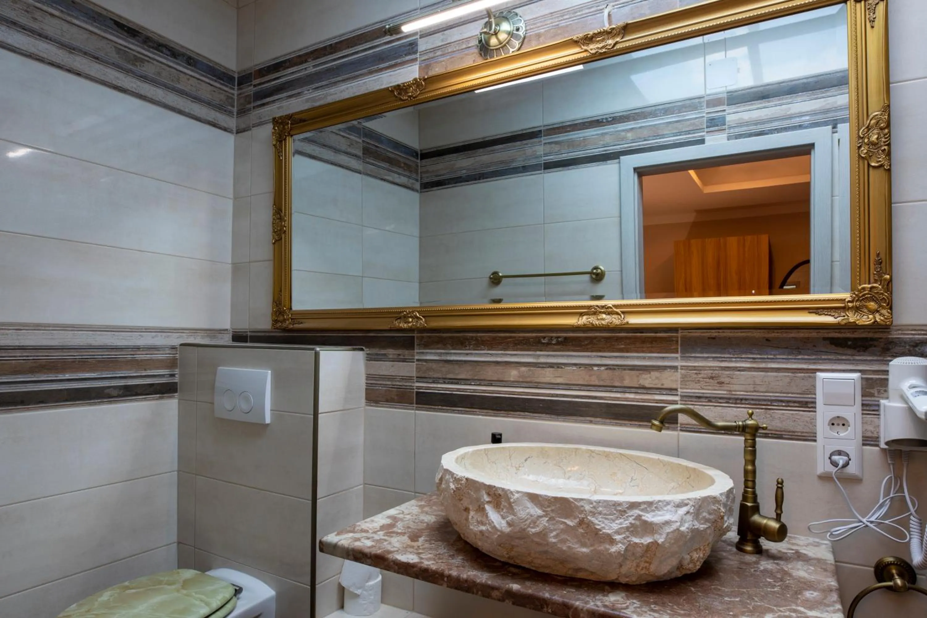 Bathroom in Hotel Restaurant Meteora