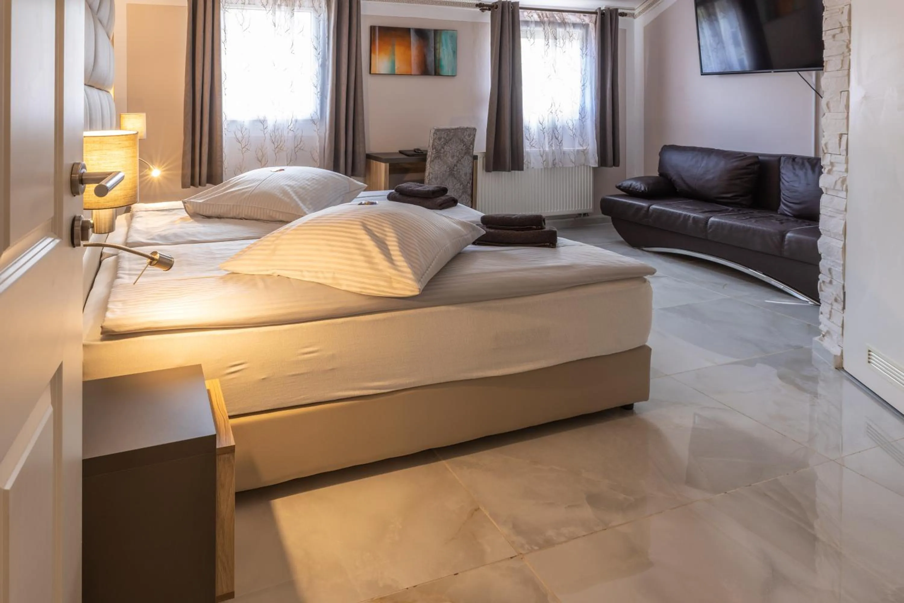 Photo of the whole room, Bed in Hotel Restaurant Meteora