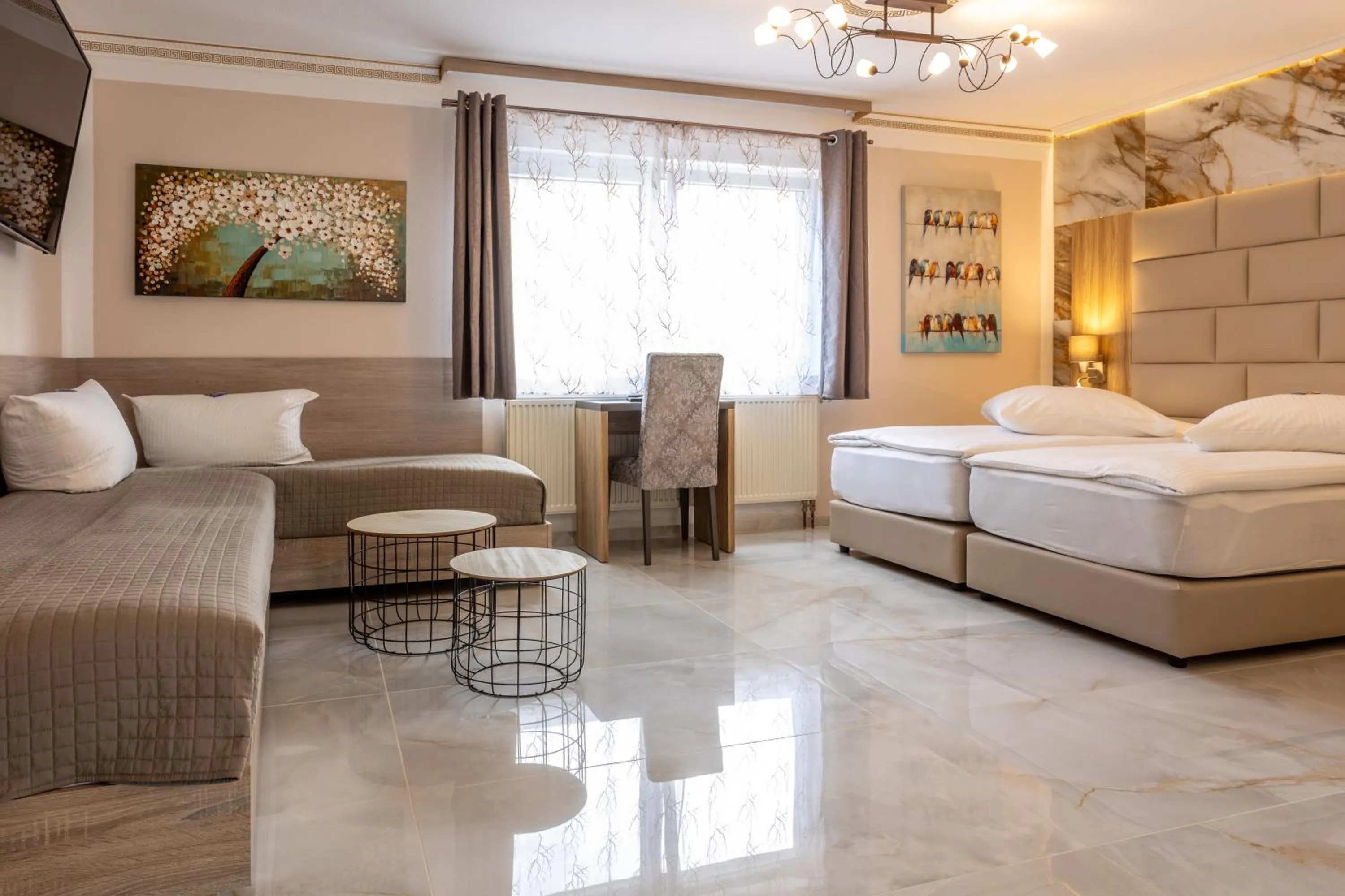 Photo of the whole room, Bed in Hotel Restaurant Meteora