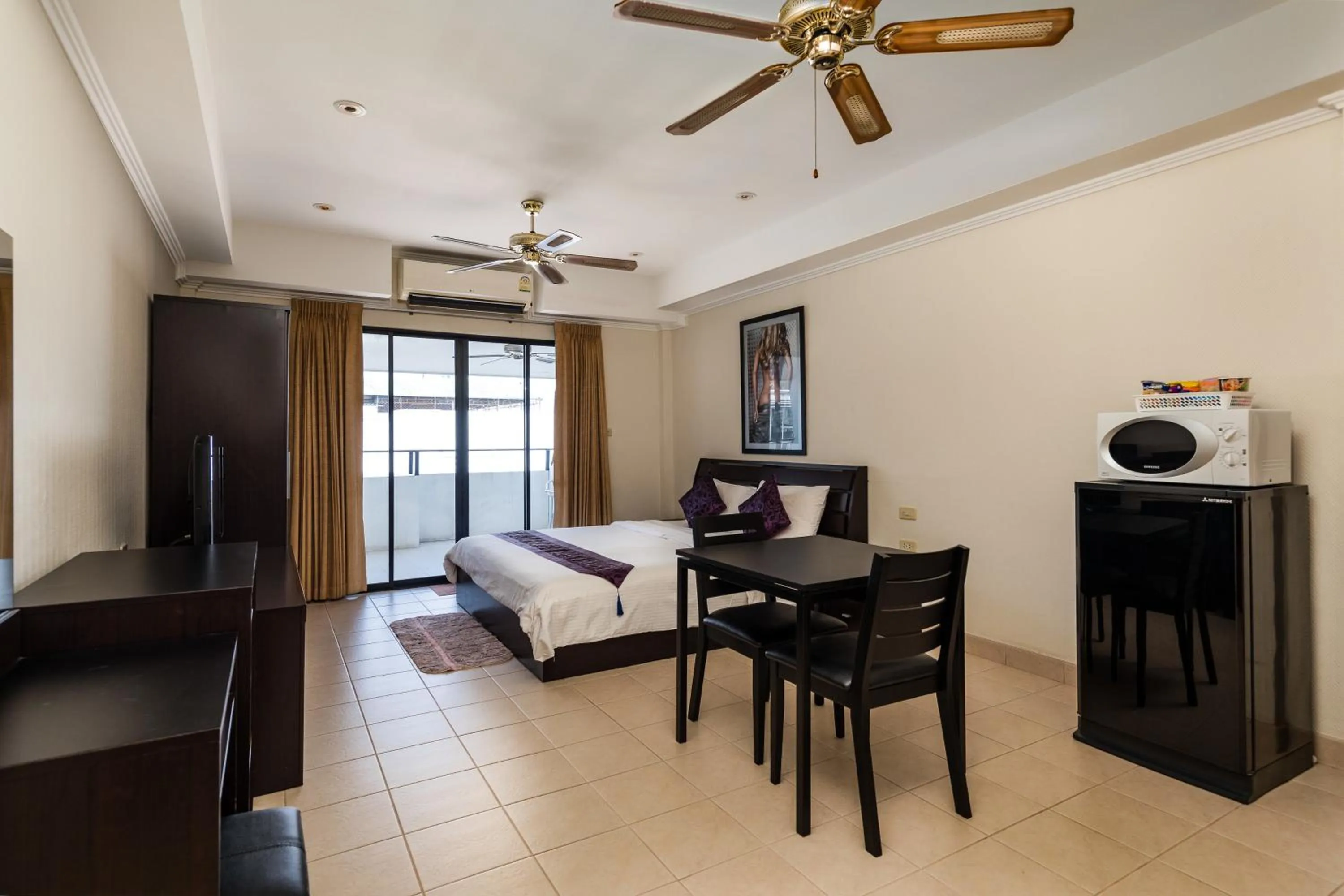 Photo of the whole room in The Classroom Hotel