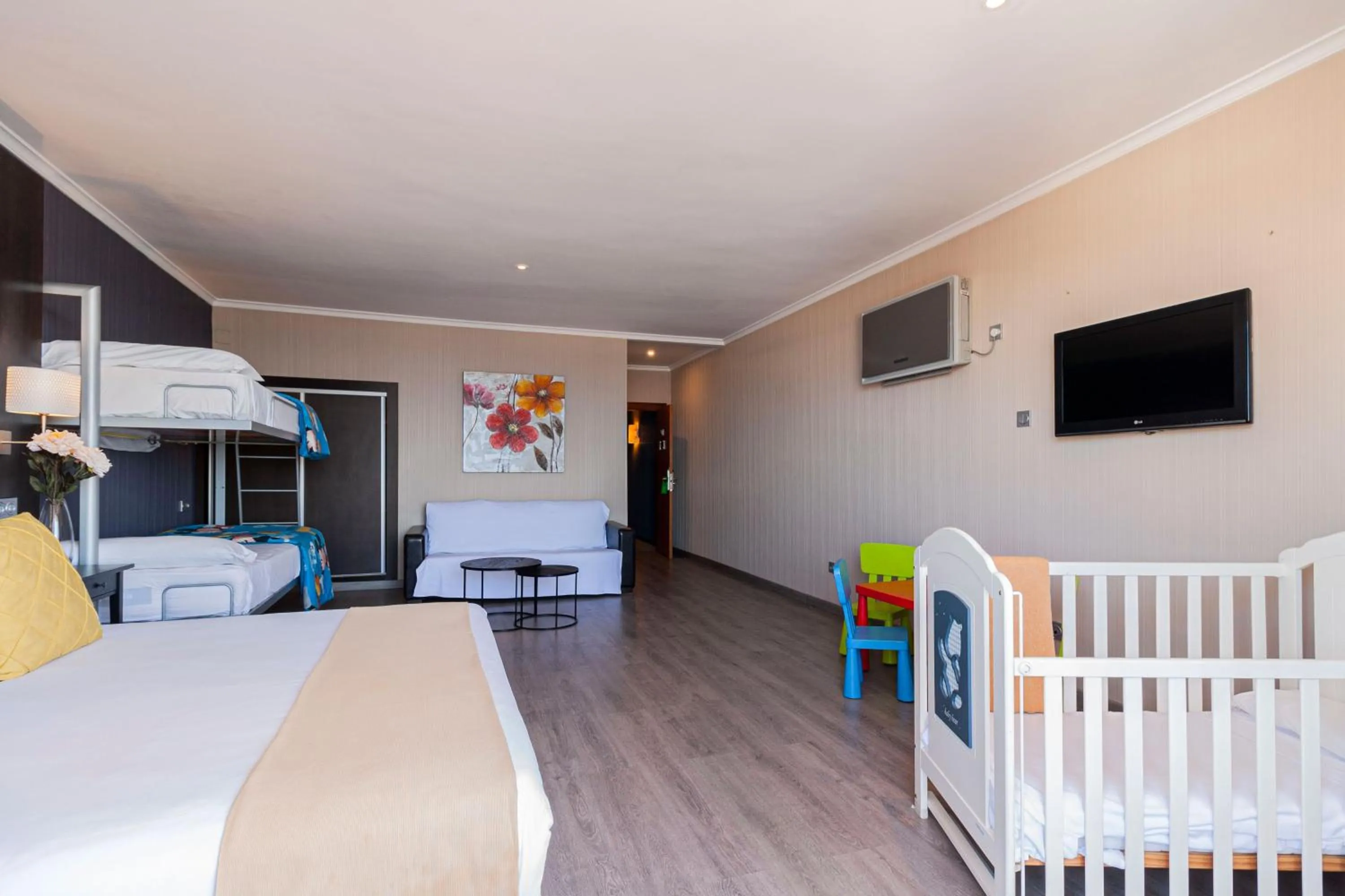 Bed in Oh Nice Ulises Ceuta