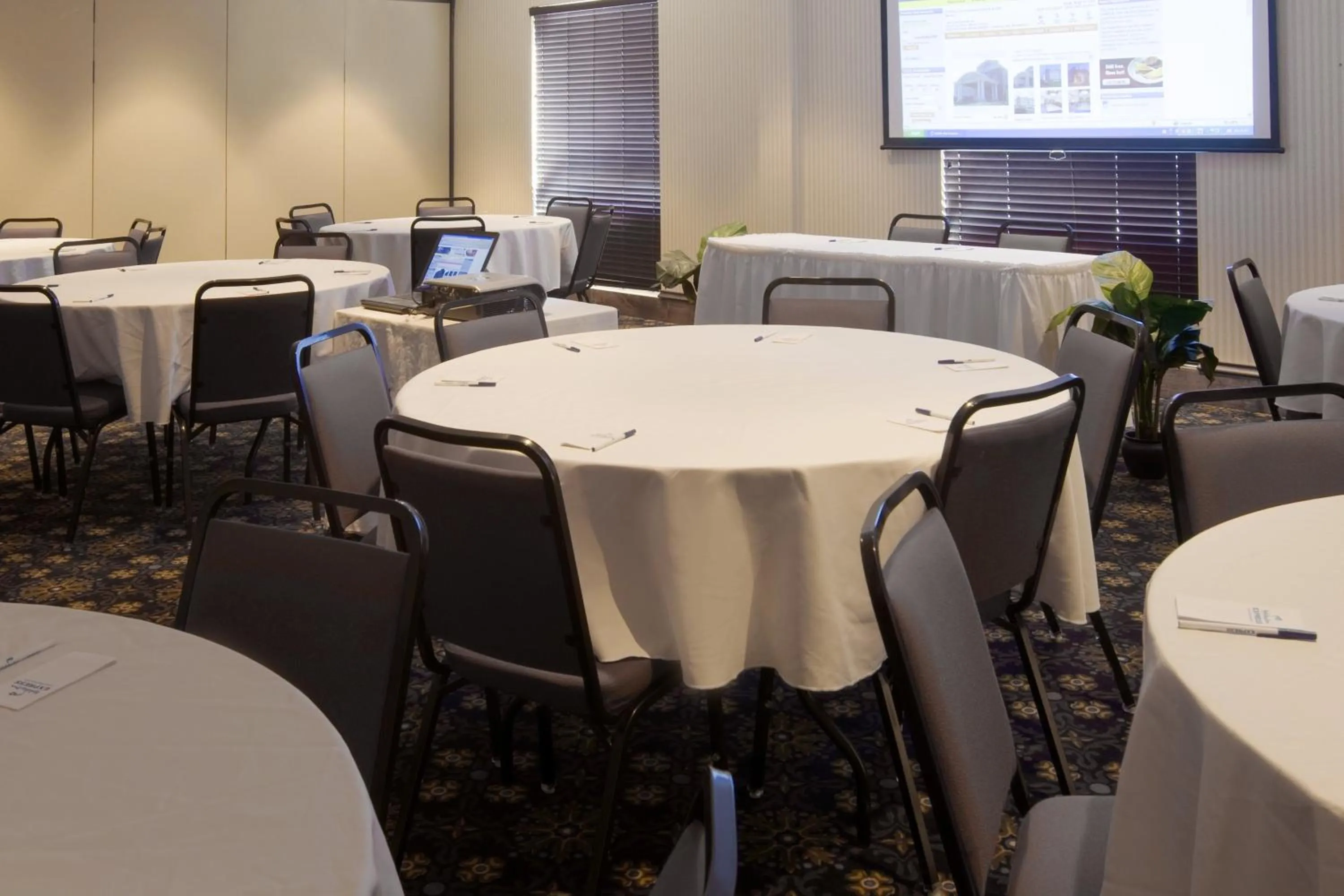 Meeting/conference room in Holiday Inn Express Hotel & Suites Lucedale by IHG
