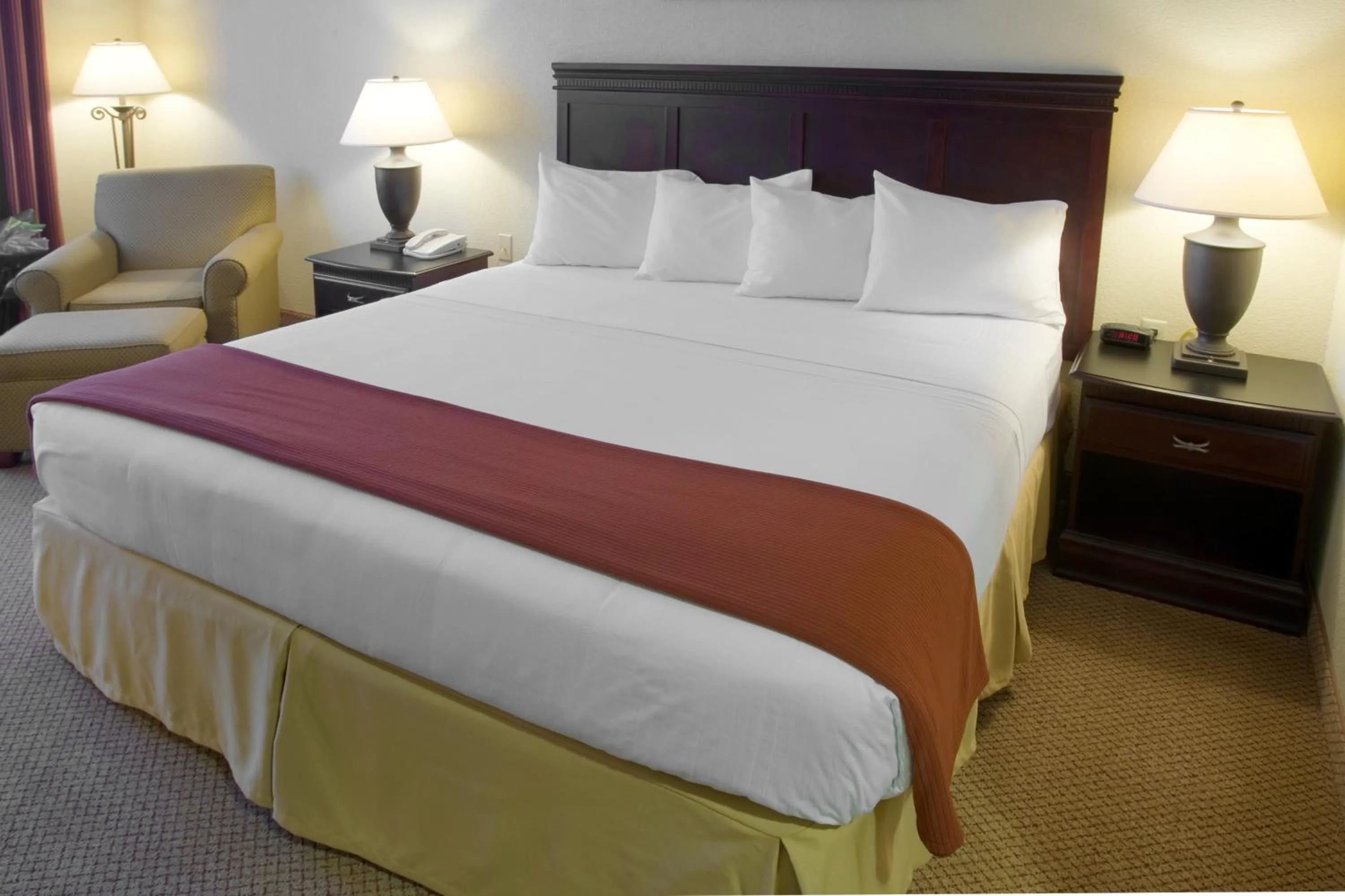 Photo of the whole room, Bed in Holiday Inn Express Hotel & Suites Lucedale by IHG