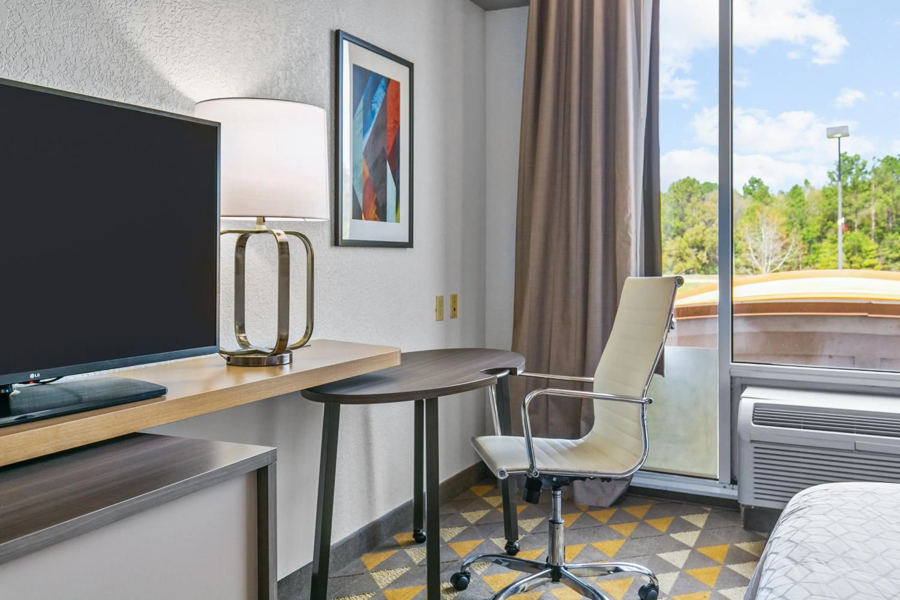 Photo of the whole room in Holiday Inn Express Hotel & Suites Lucedale by IHG