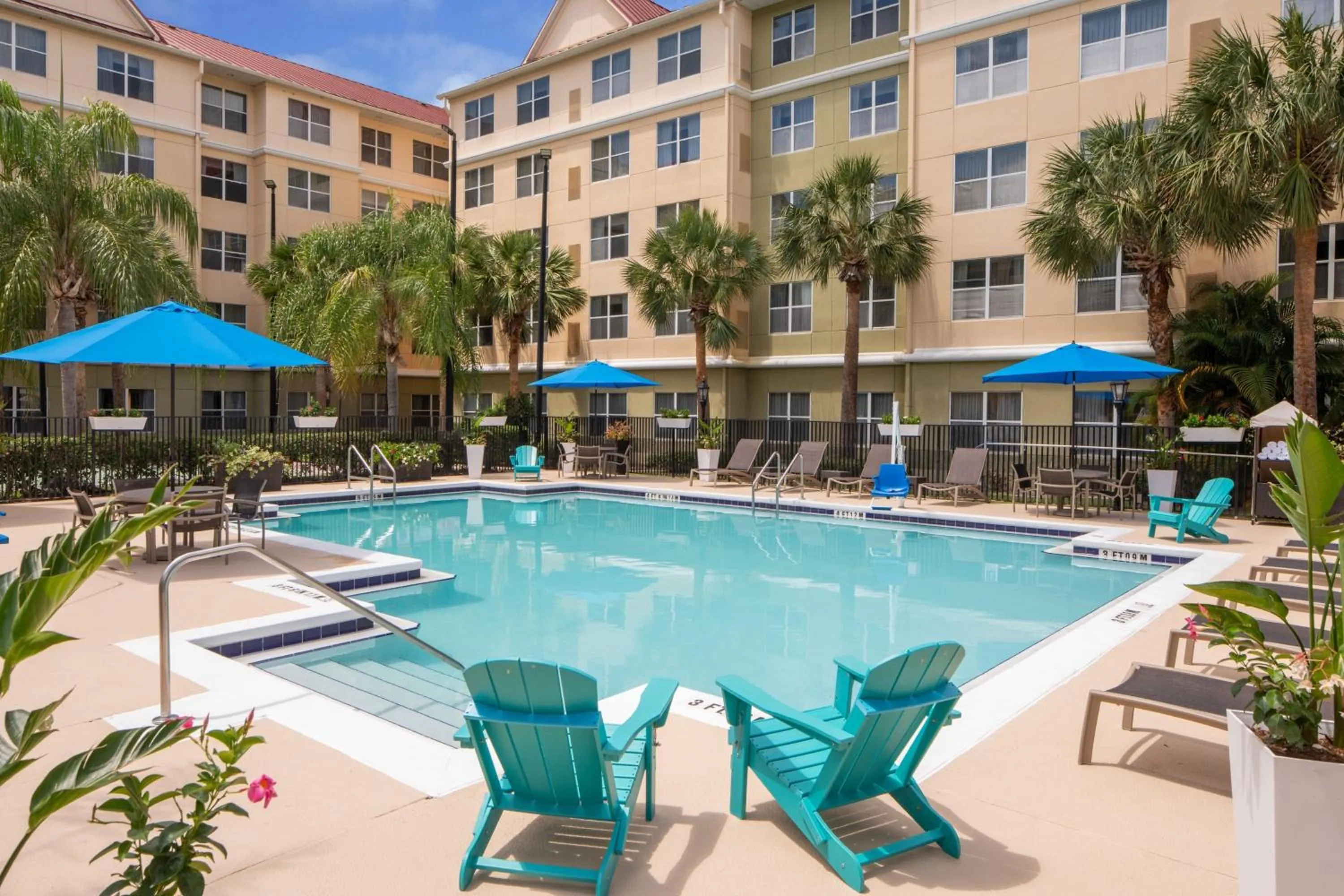 Swimming pool in Residence Inn Orlando Convention Center