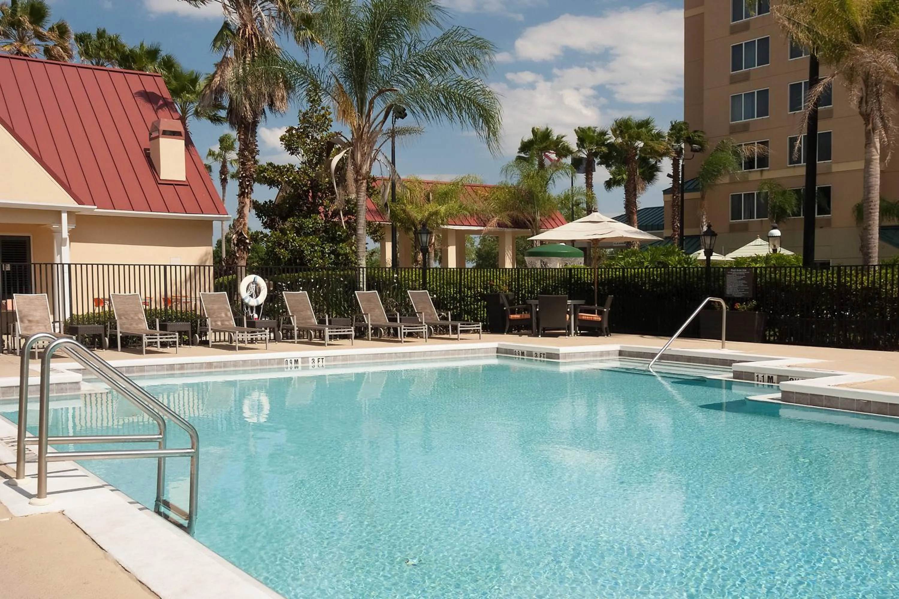 Swimming pool in Residence Inn Orlando Convention Center