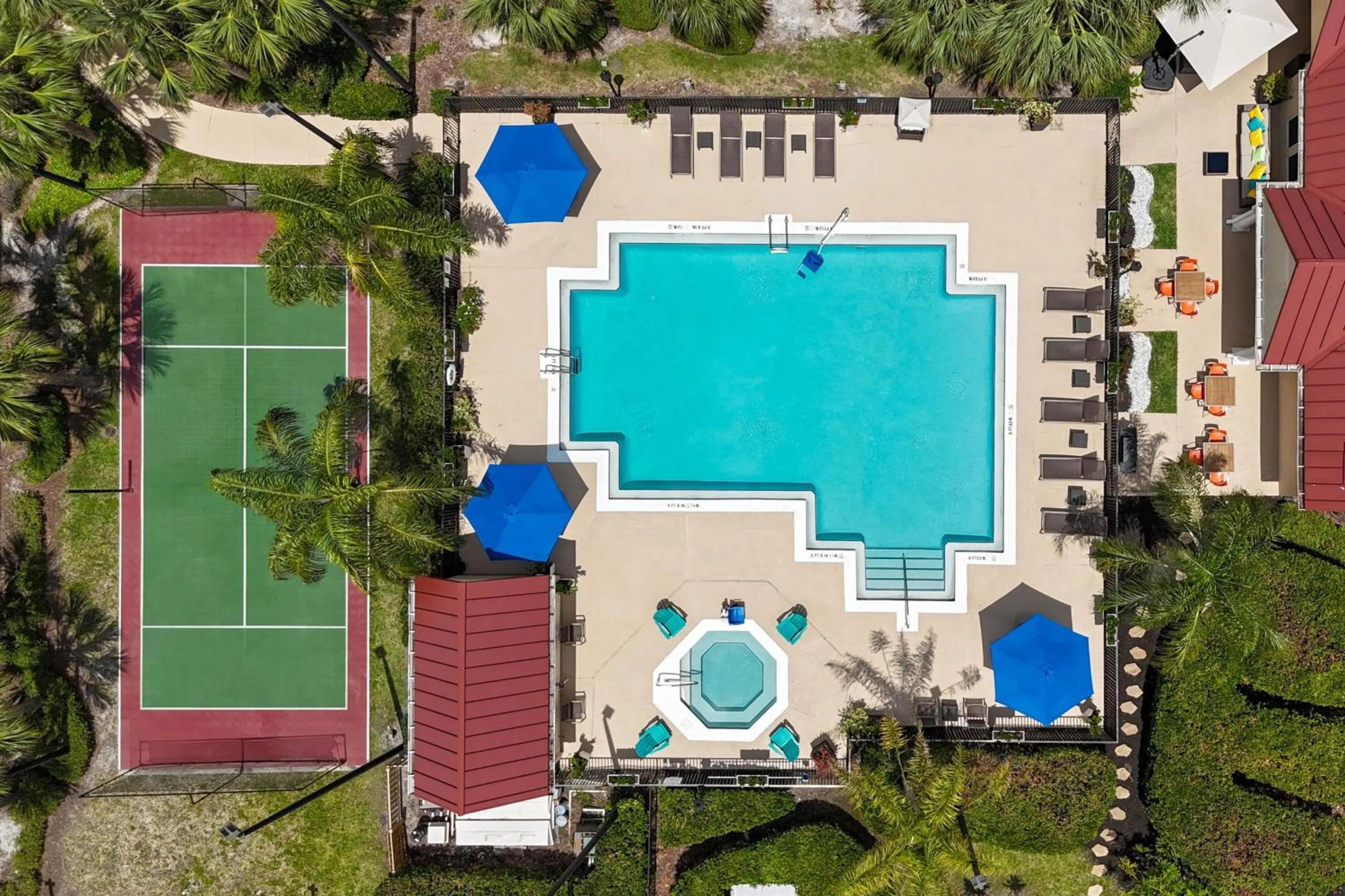 Swimming pool in Residence Inn Orlando Convention Center