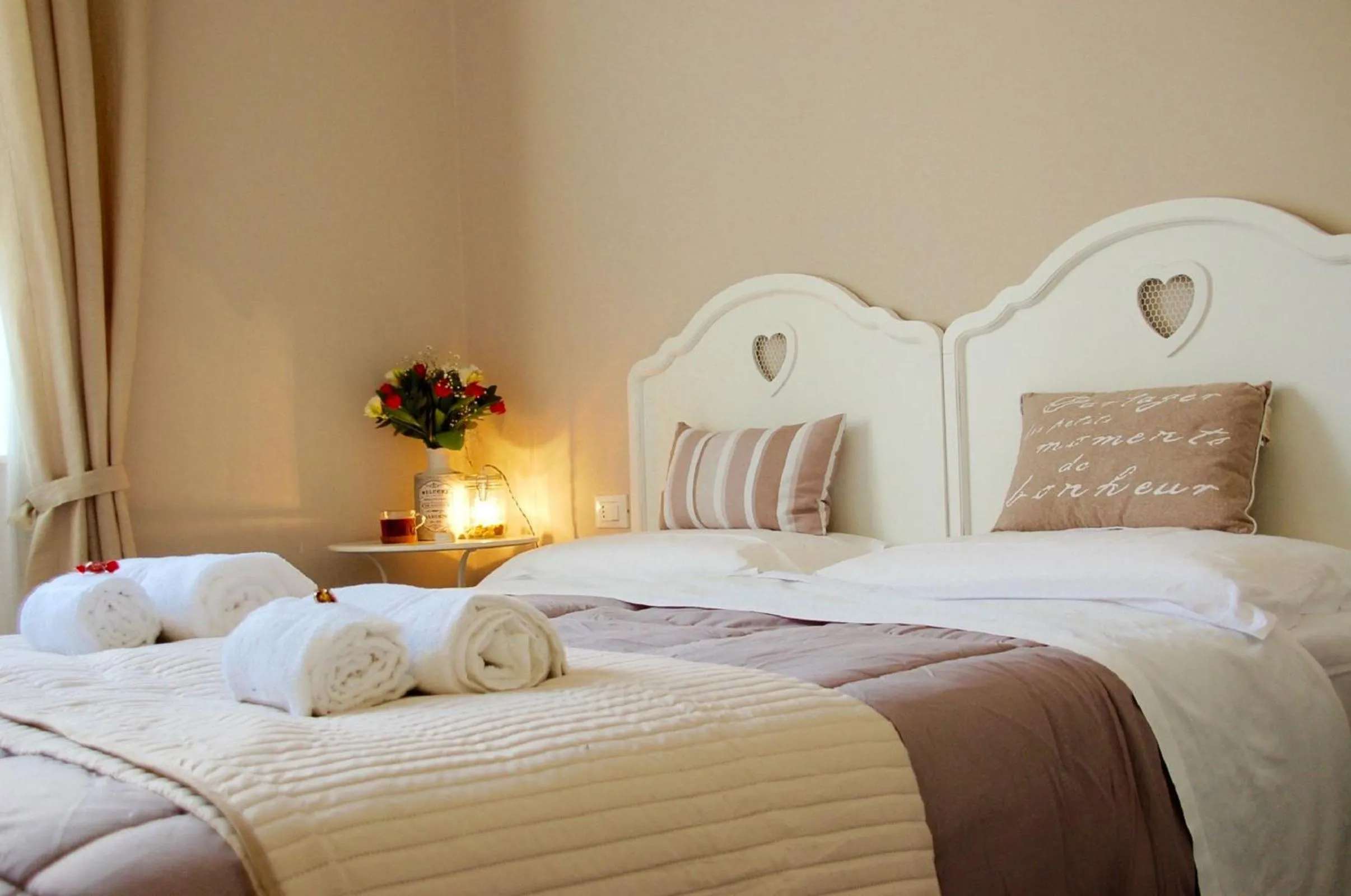 Photo of the whole room, Bed in TinkerBell GuestHouse