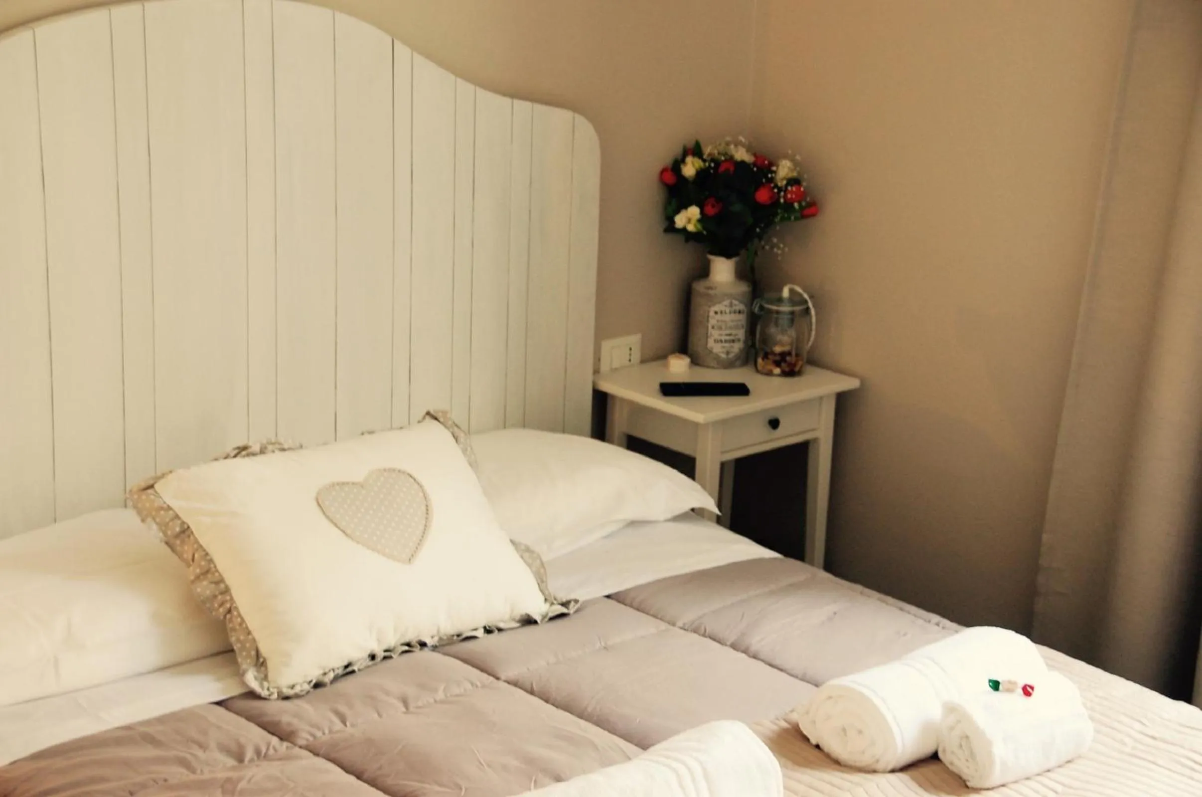 Photo of the whole room, Bed in TinkerBell GuestHouse