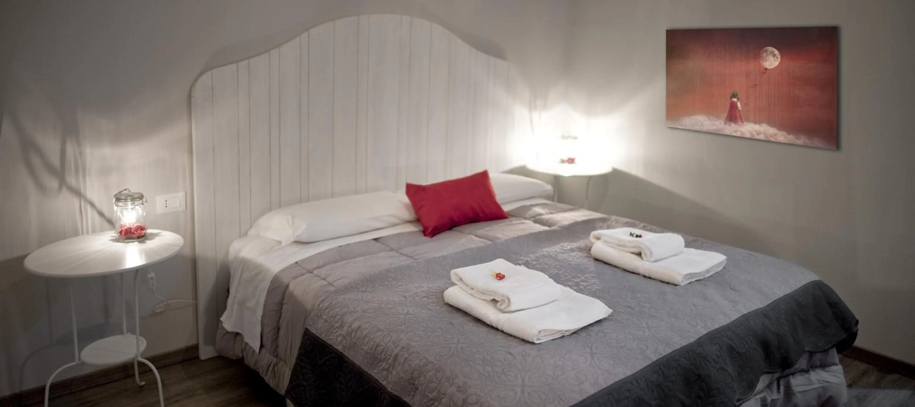 Photo of the whole room, Bed in TinkerBell GuestHouse