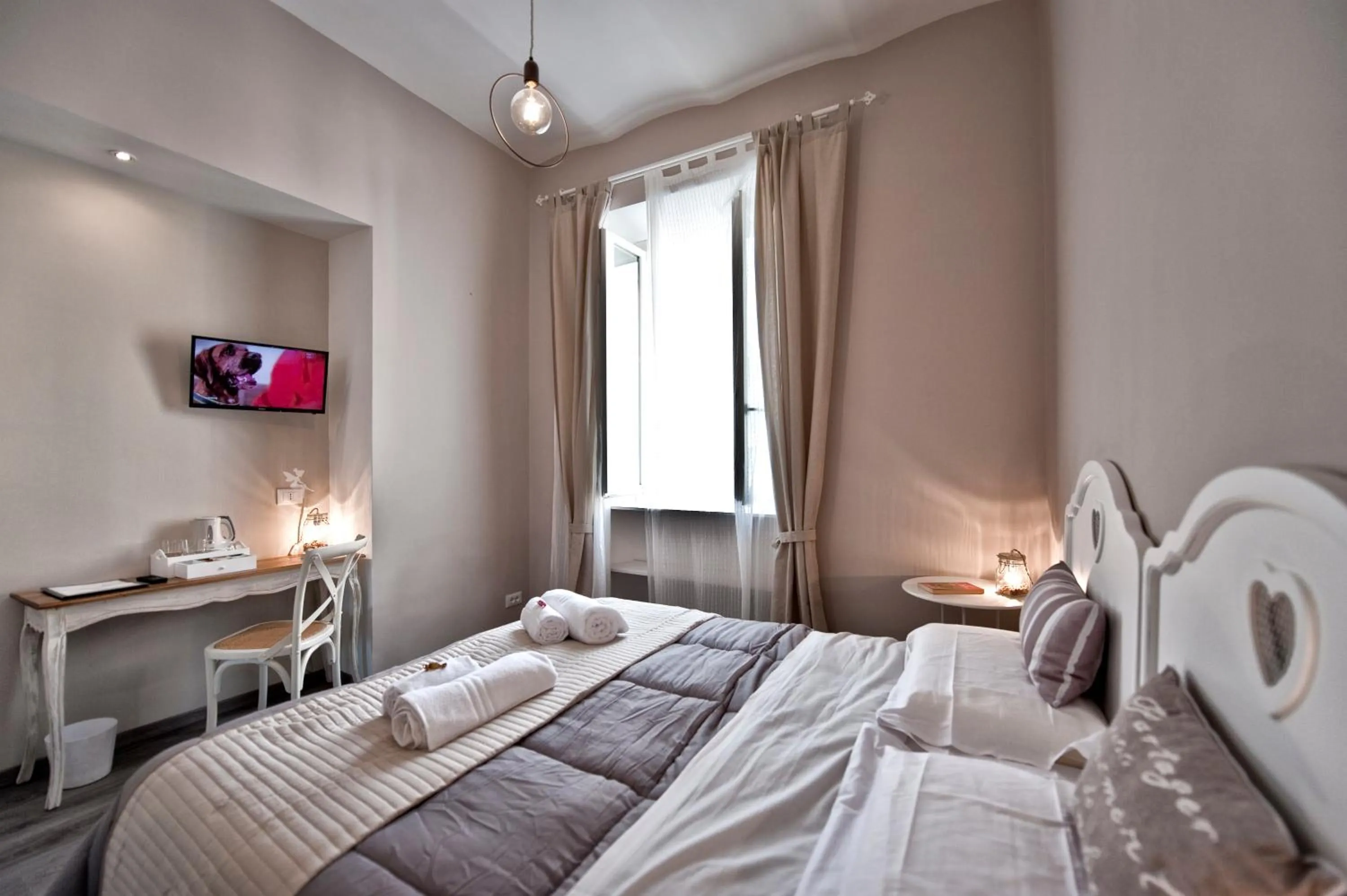 Photo of the whole room, Bed in TinkerBell GuestHouse