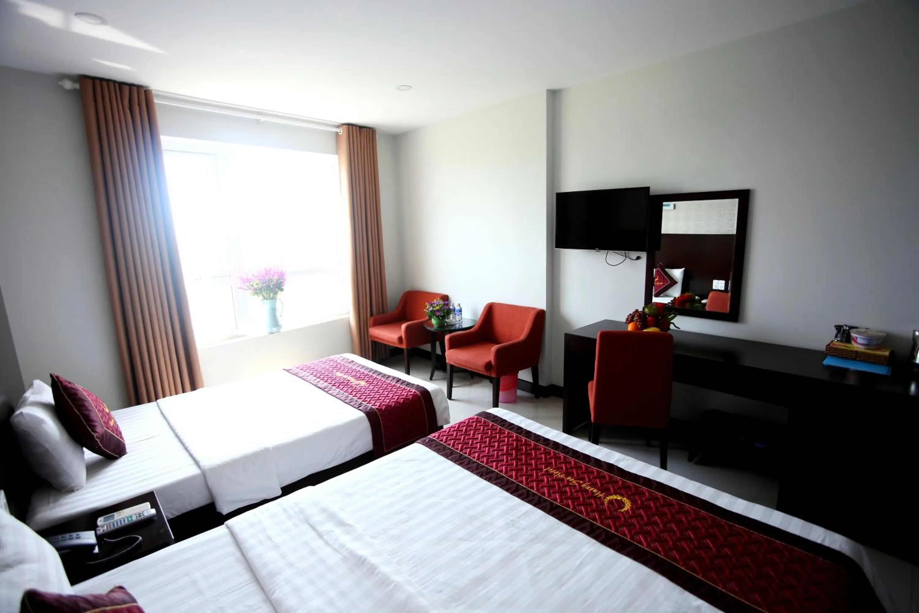 Photo of the whole room in Huong Son Hotel Da Nang