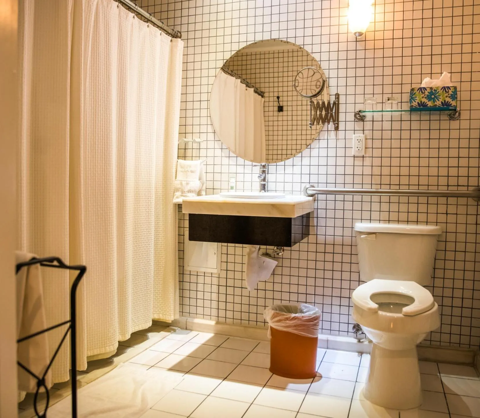 Bathroom in Cadet Hotel