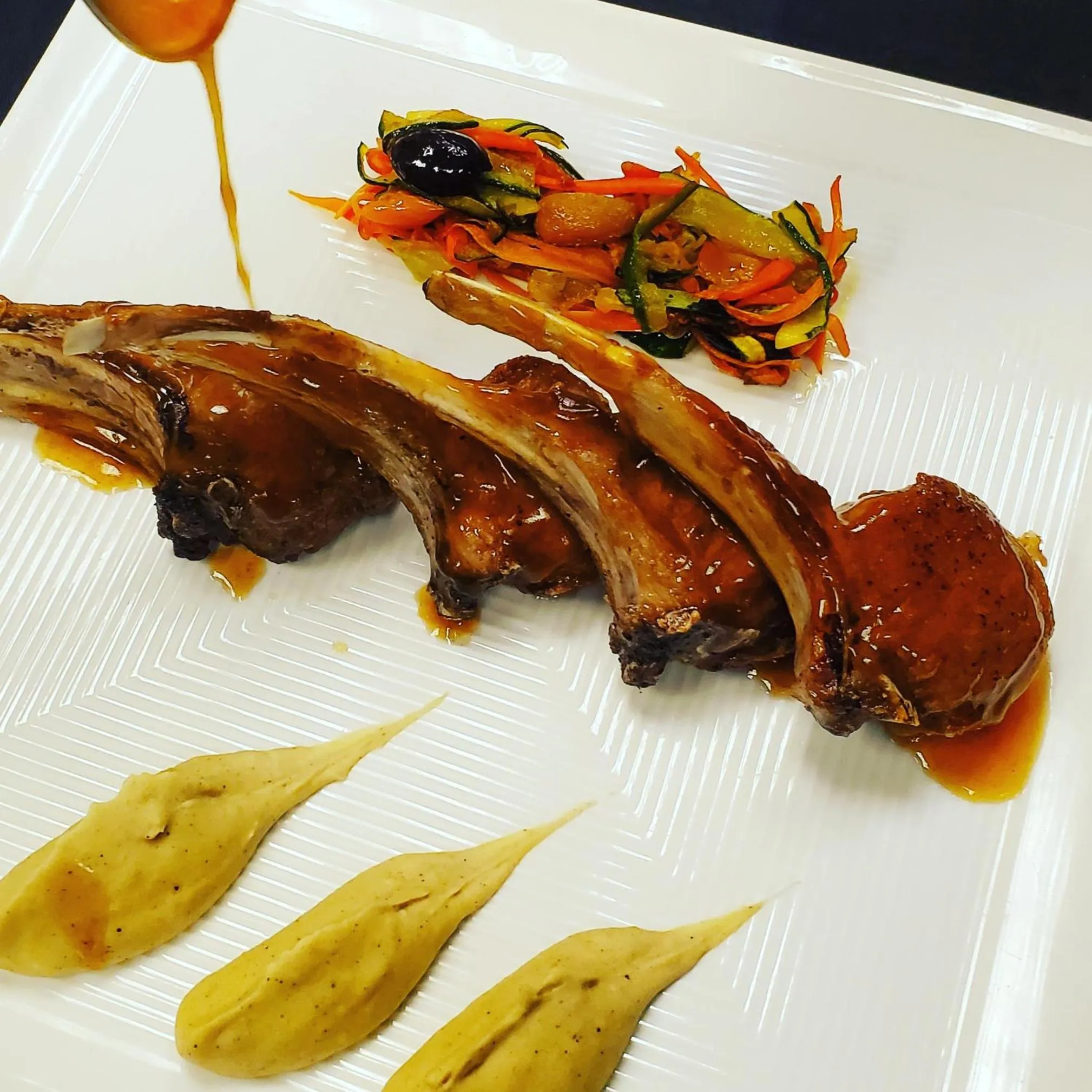 Food and drinks in Cadet Hotel