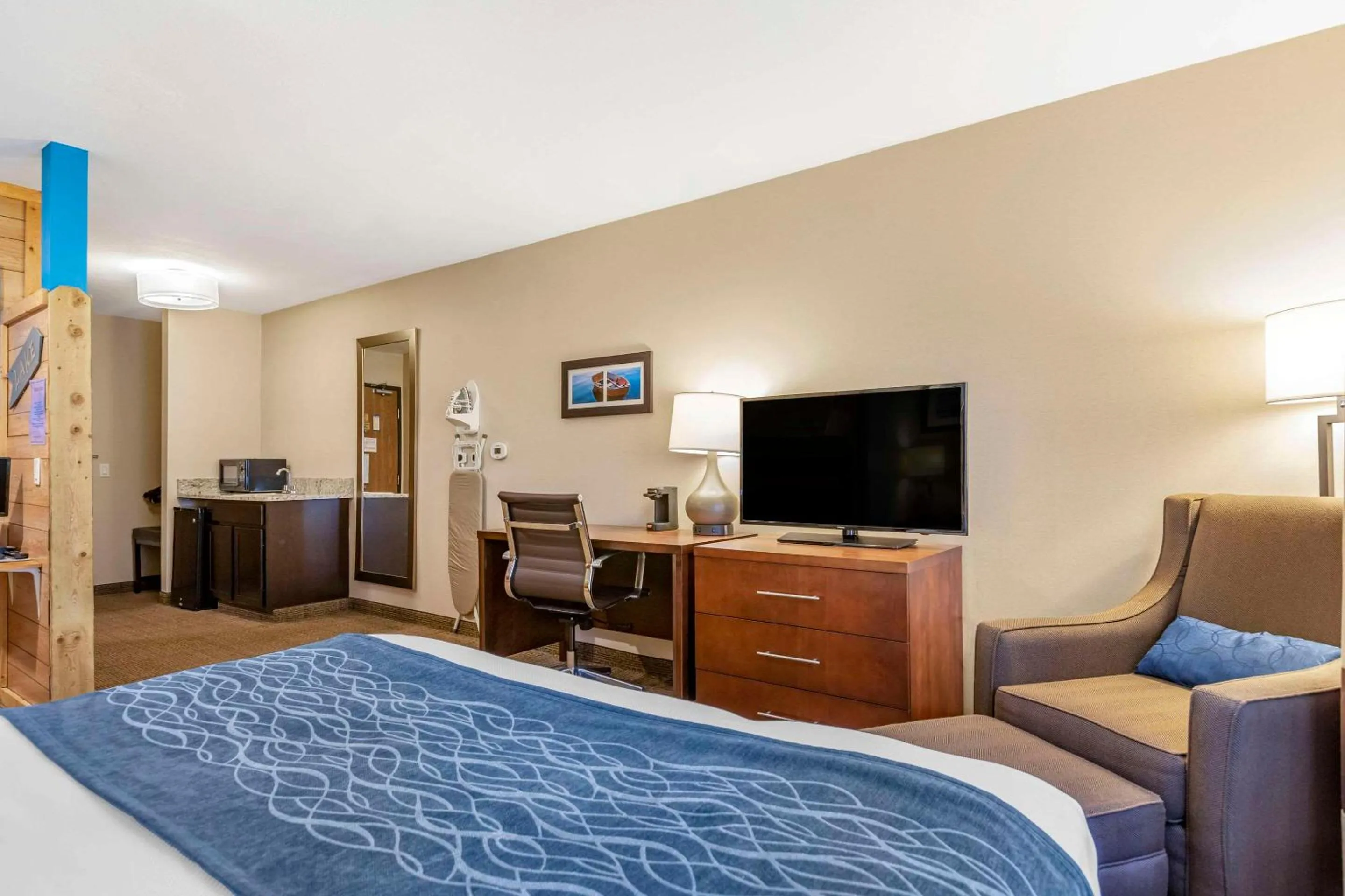 Bedroom, Bed in Comfort Inn & Suites Ludington near US-10