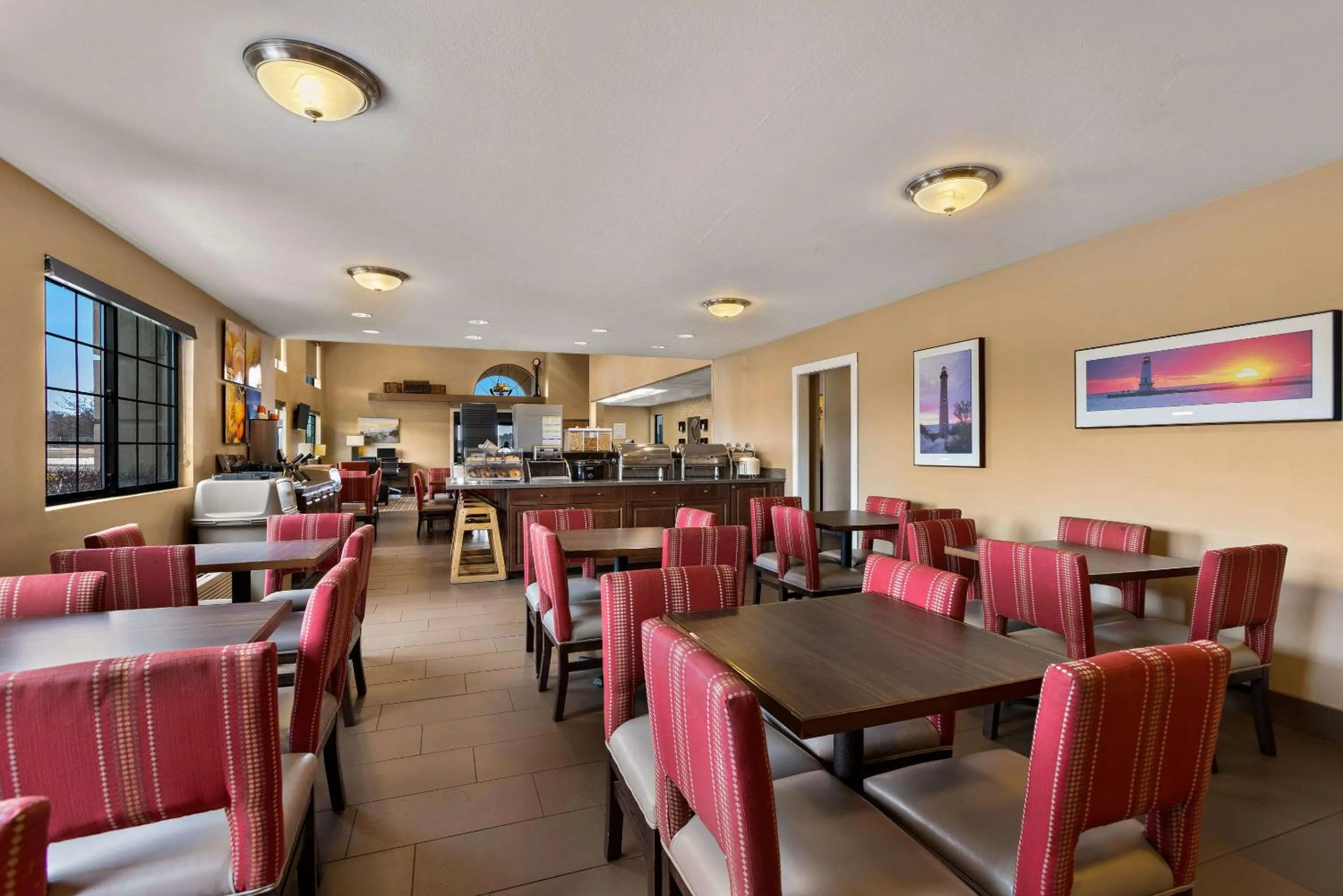 Breakfast in Comfort Inn & Suites Ludington near US-10