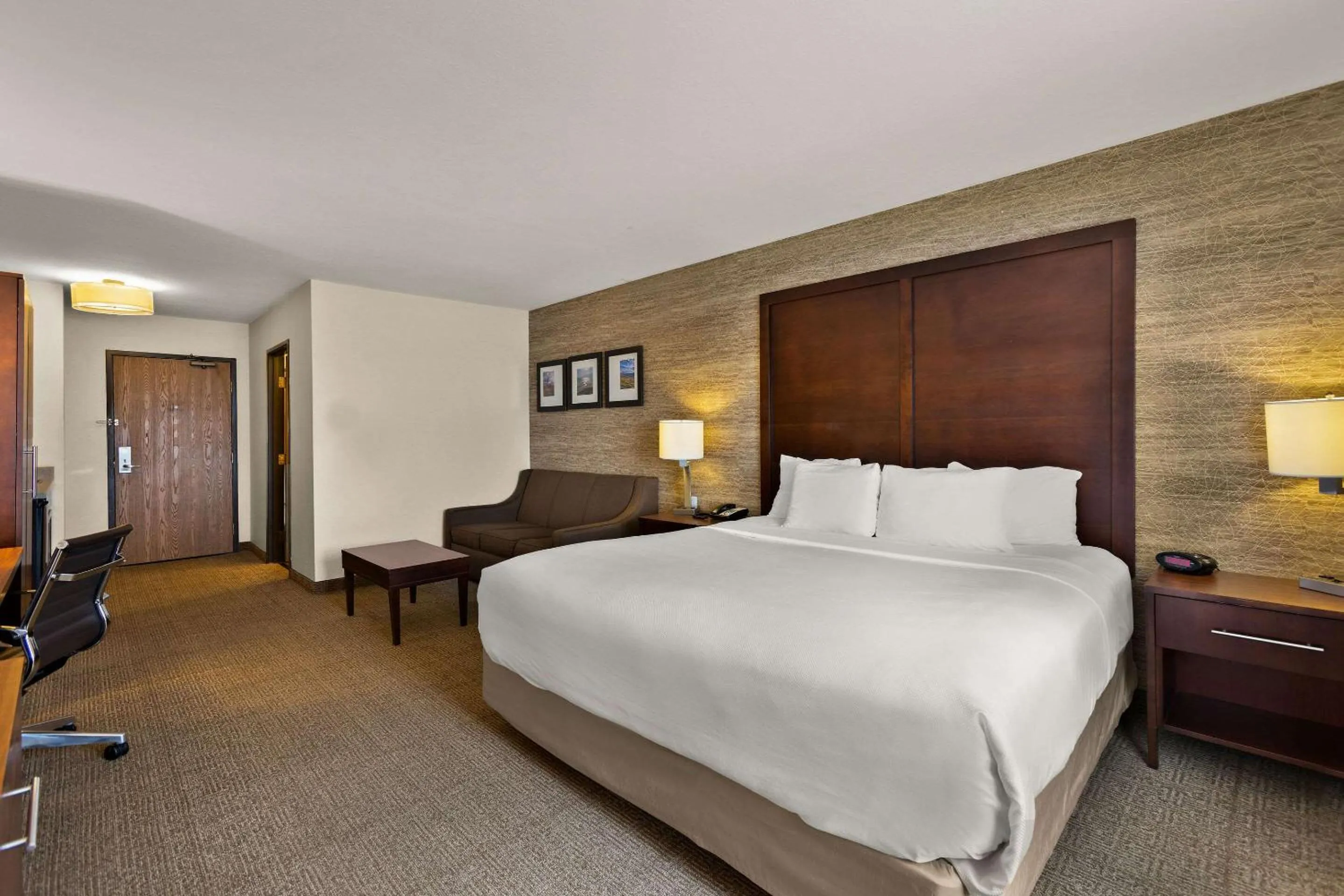 Bedroom, Bed in Comfort Inn & Suites Ludington near US-10