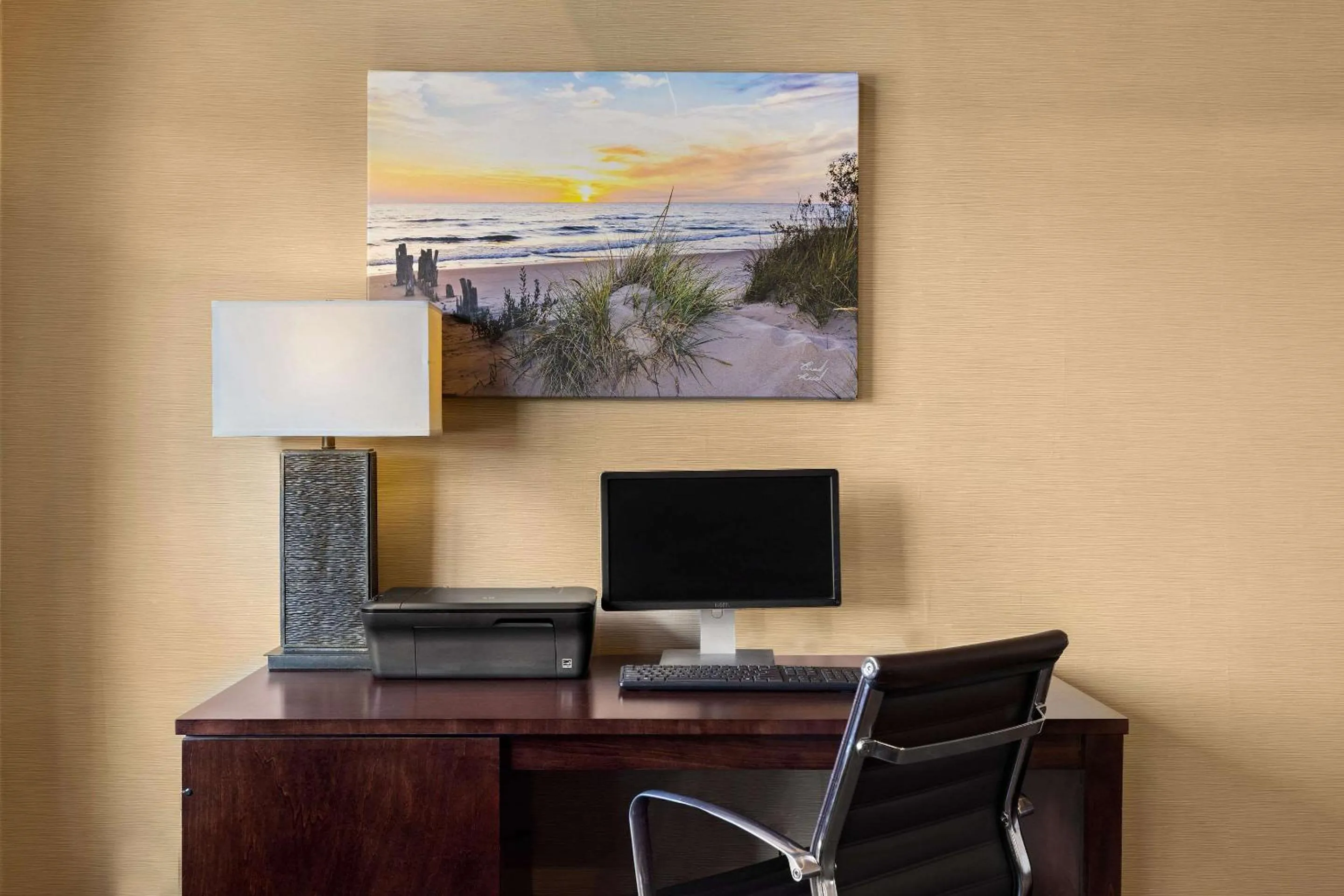 Business facilities in Comfort Inn & Suites Ludington near US-10