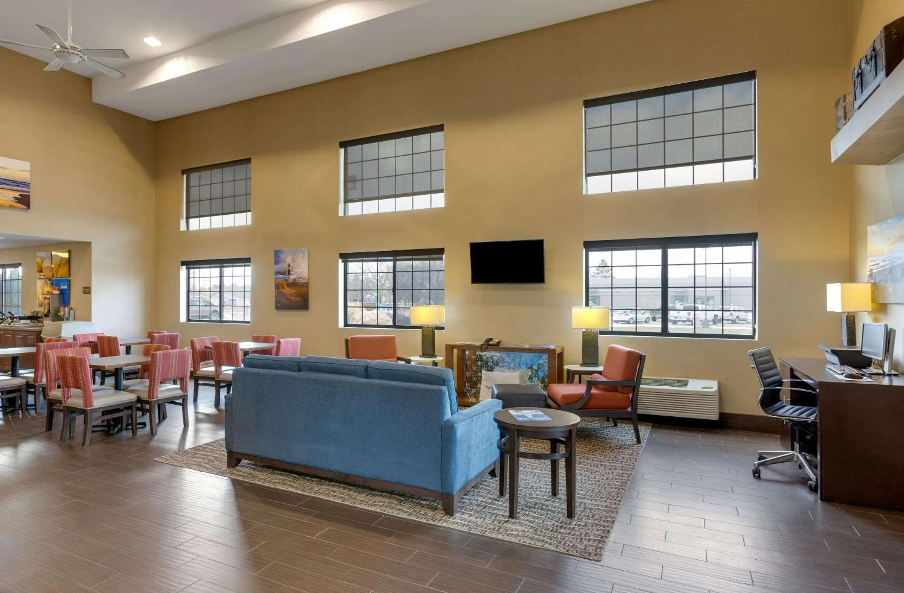 Lobby or reception in Comfort Inn & Suites Ludington near US-10
