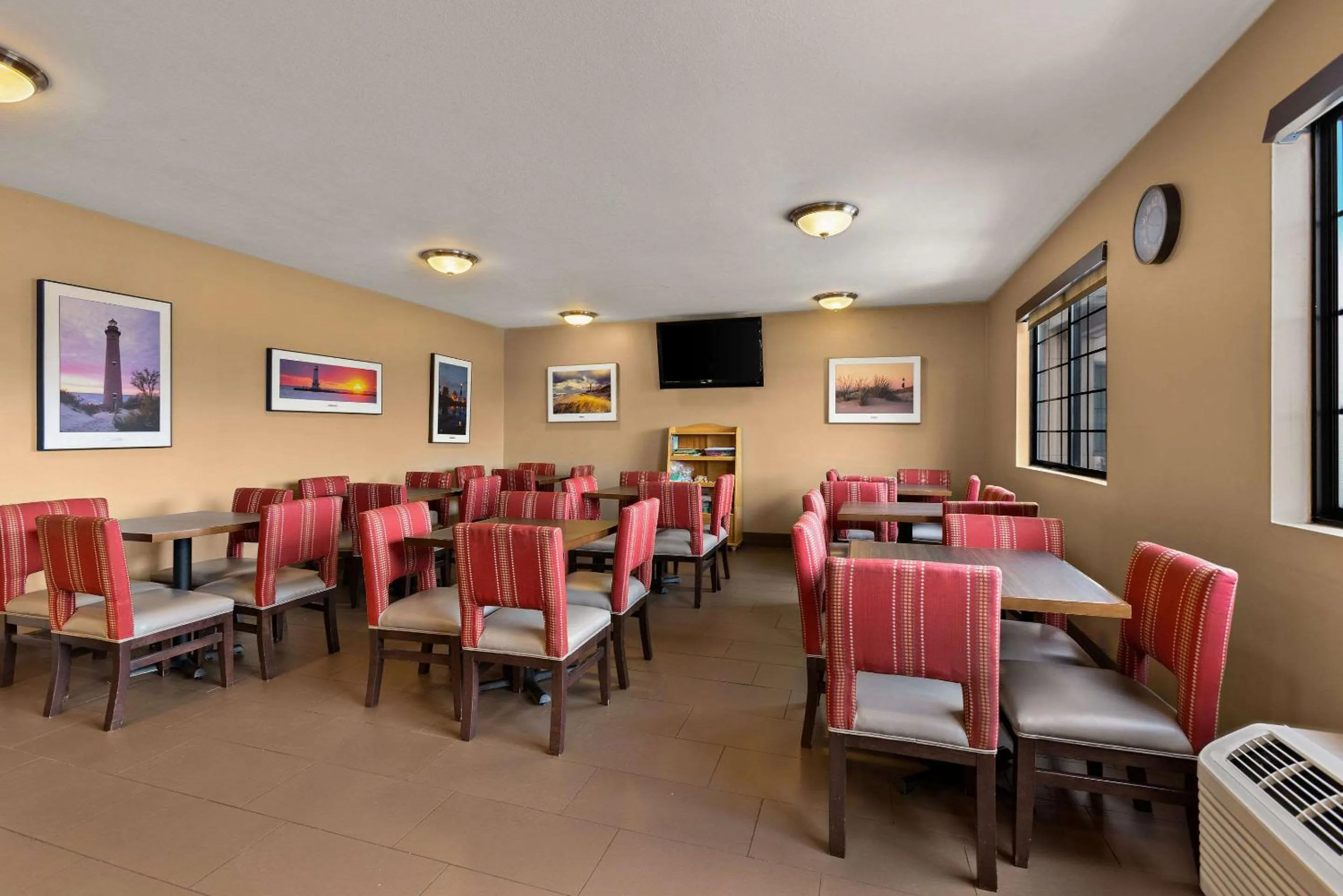 Breakfast in Comfort Inn & Suites Ludington near US-10