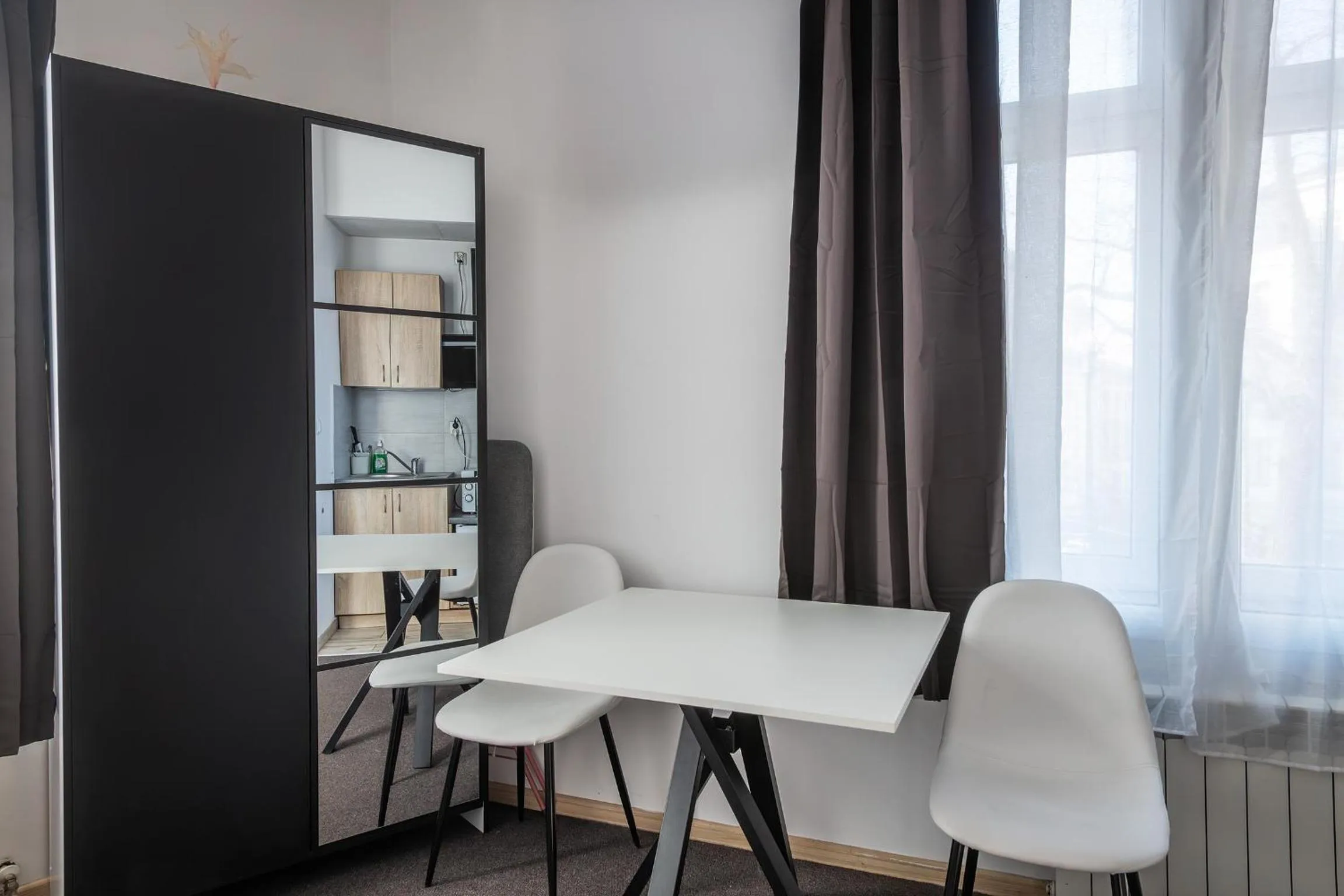 Coffee/tea facilities in 70s Guest room