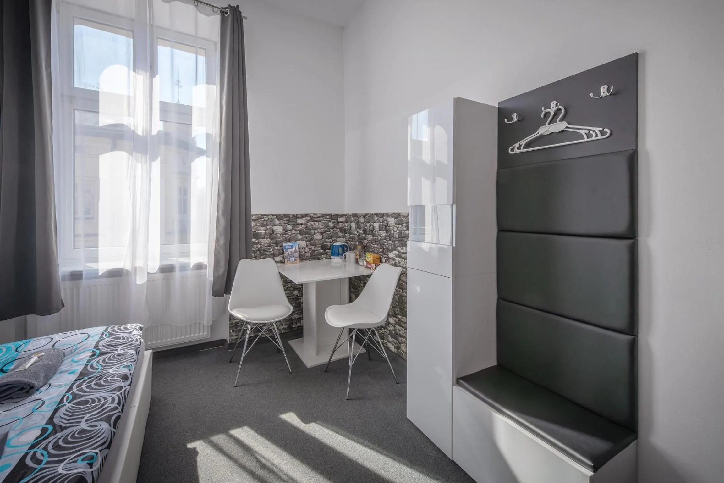 Coffee/tea facilities in 70s Guest room