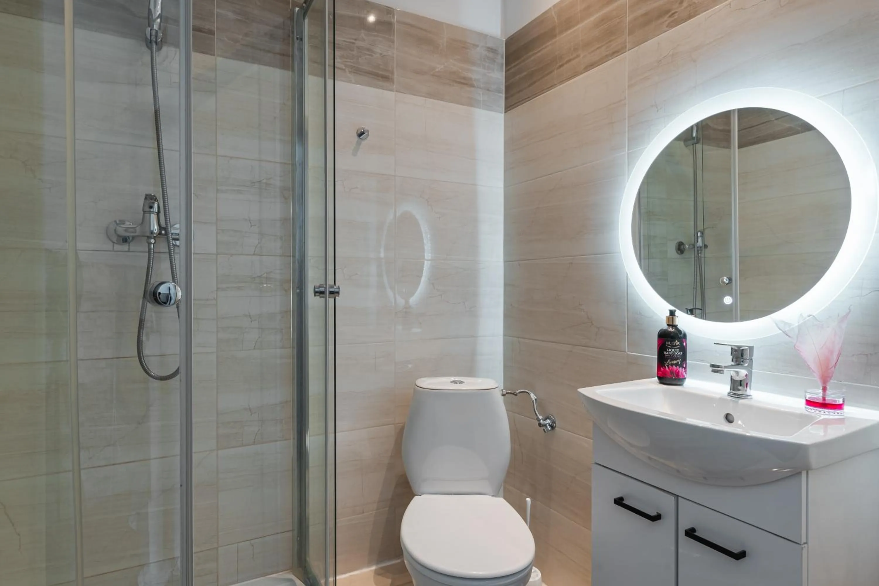 Shower in 70s Guest room