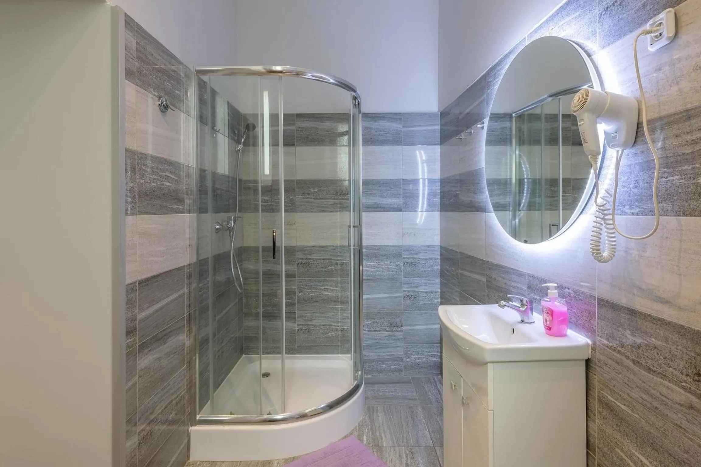 Shower in 70s Guest room