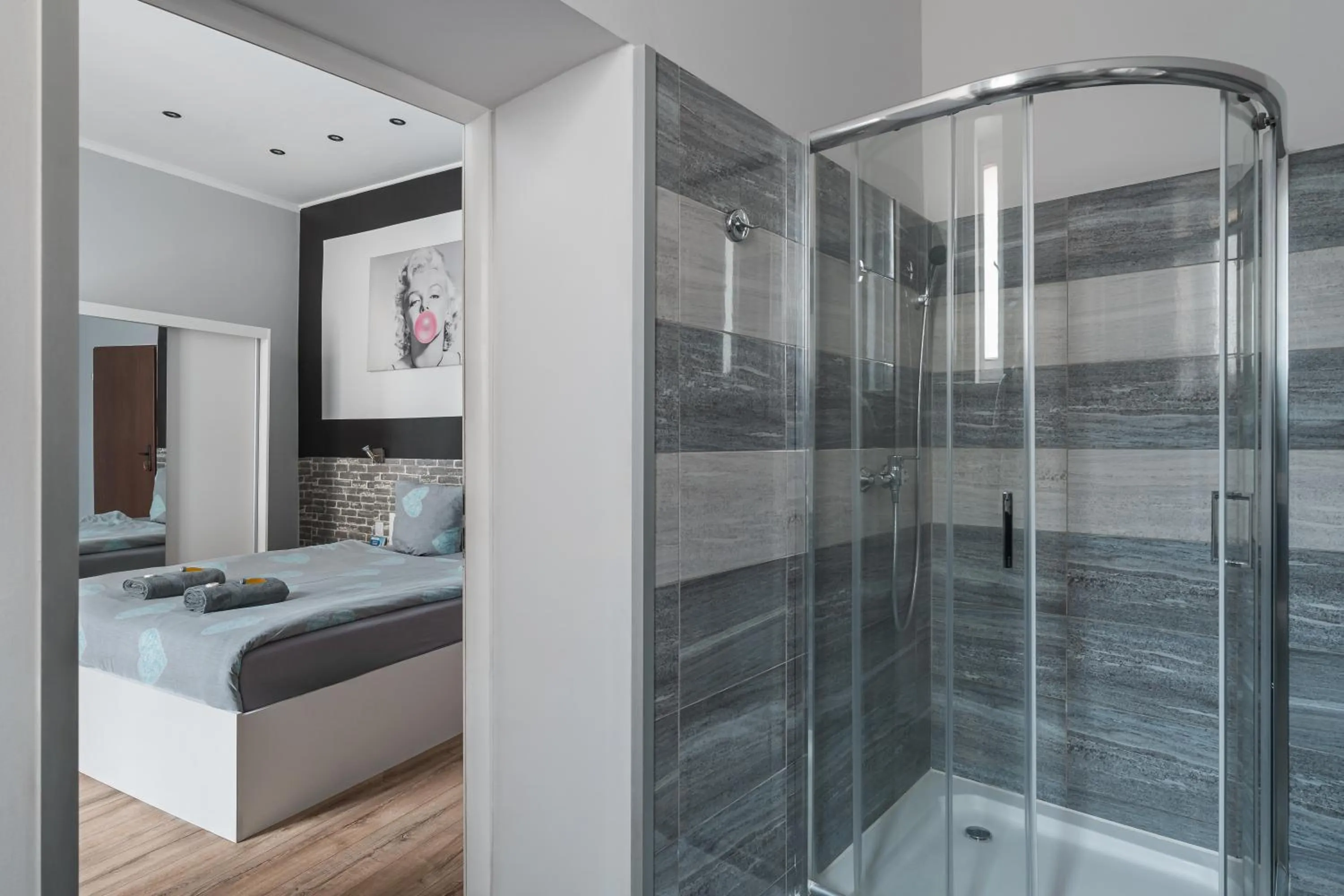 Day in 70s Guest room